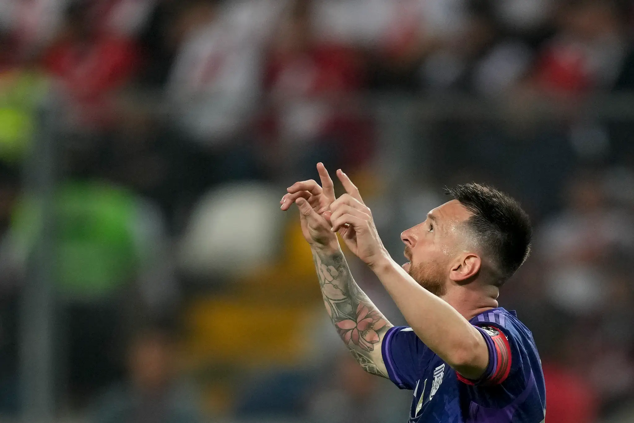 Kapitán argentínskej futbalovej reprezentácie Lionel Messi sa teší po strelení gólu.