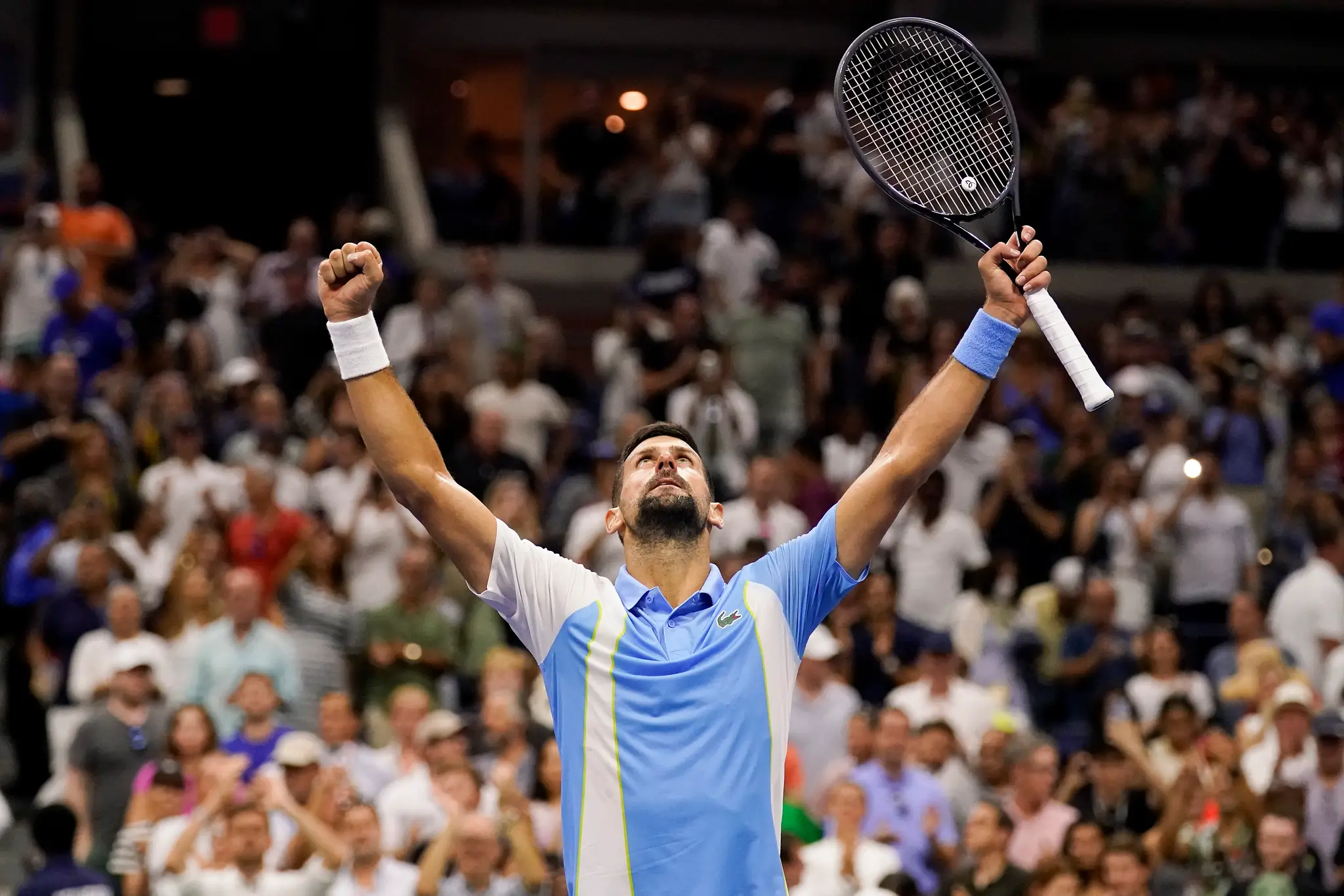 Srbský tenista Novak Djokovič reaguje po jeho výhre nad Američanom Benom Sheltonom.