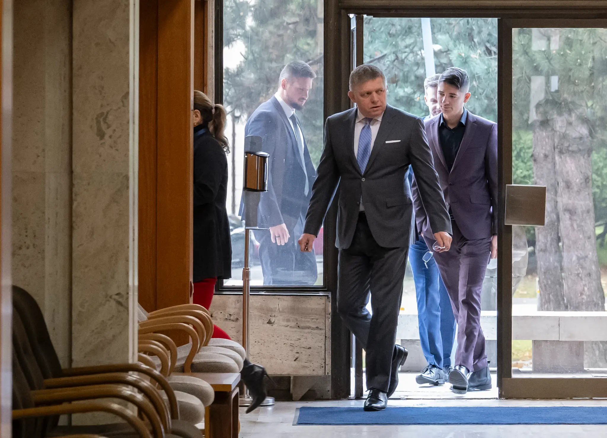 Na snímke vľavo premiér SR Robert Fico a poslanec NRS R Erik Kaliňák (obaja Smer-SD)