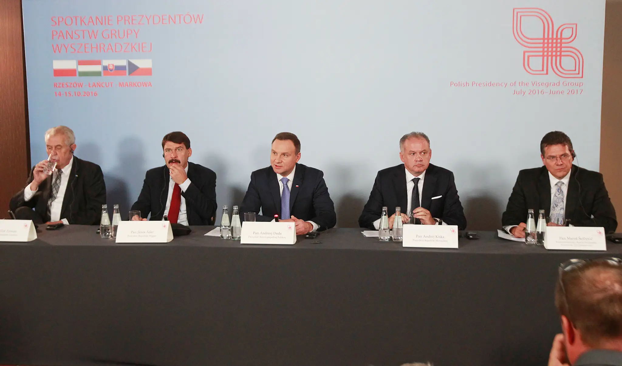 Maroš Šefčovič, Andrzej Duda, Andrej Kiska, Miloš Zeman, János Áder počas summitu V4.