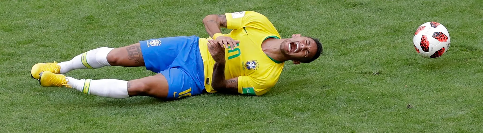 Brazílčan Neymar v zápase s Mexikom na MS 2018.