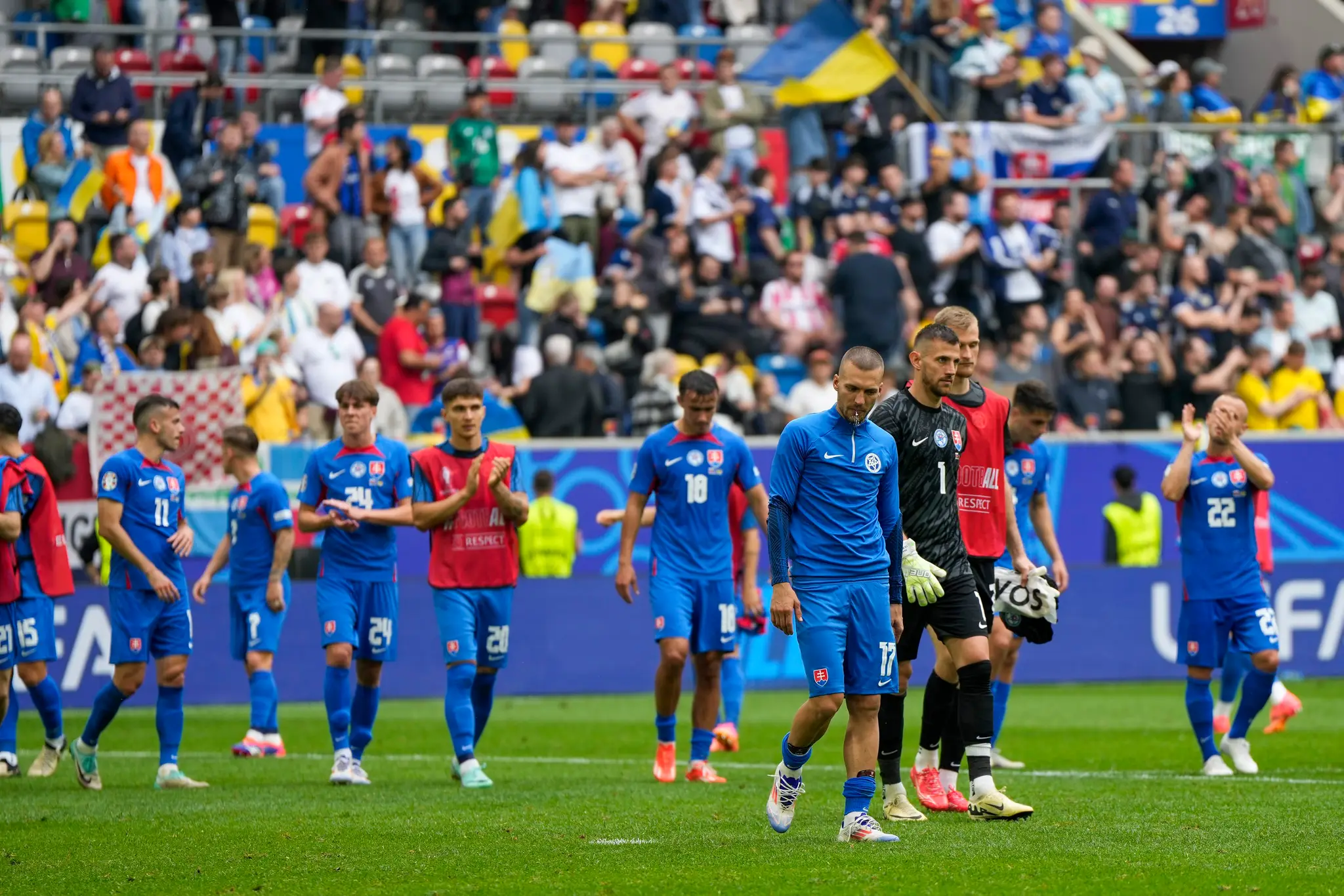 Slovenskí futbalisti po prehre s Ukrajinou