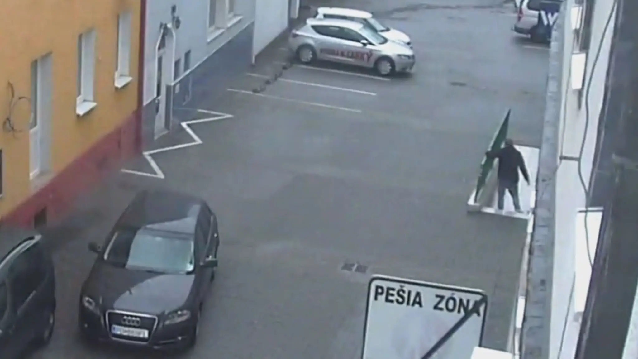 Muža zachytila kamera.
