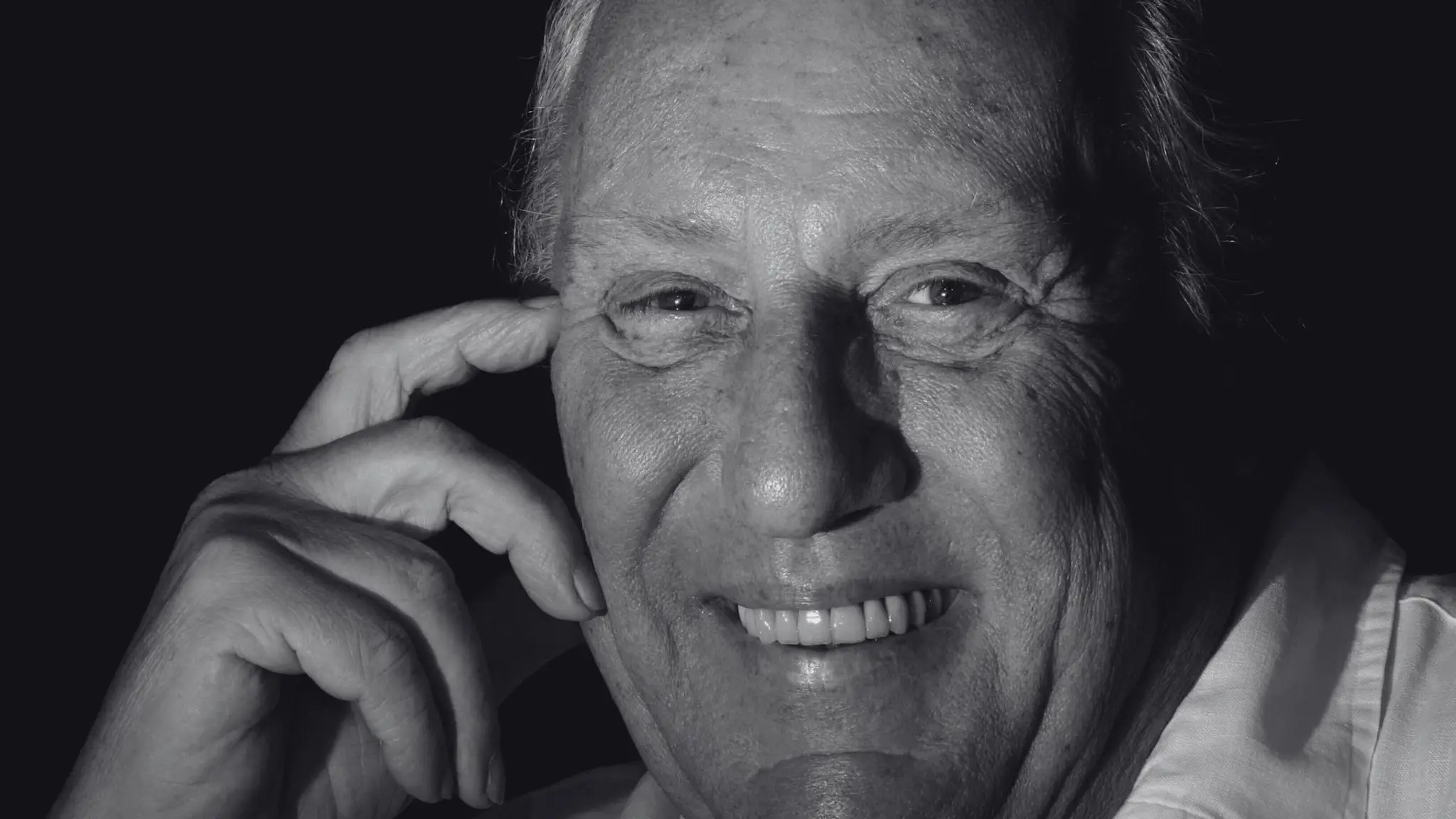 Zomrel Frederick Forsyth