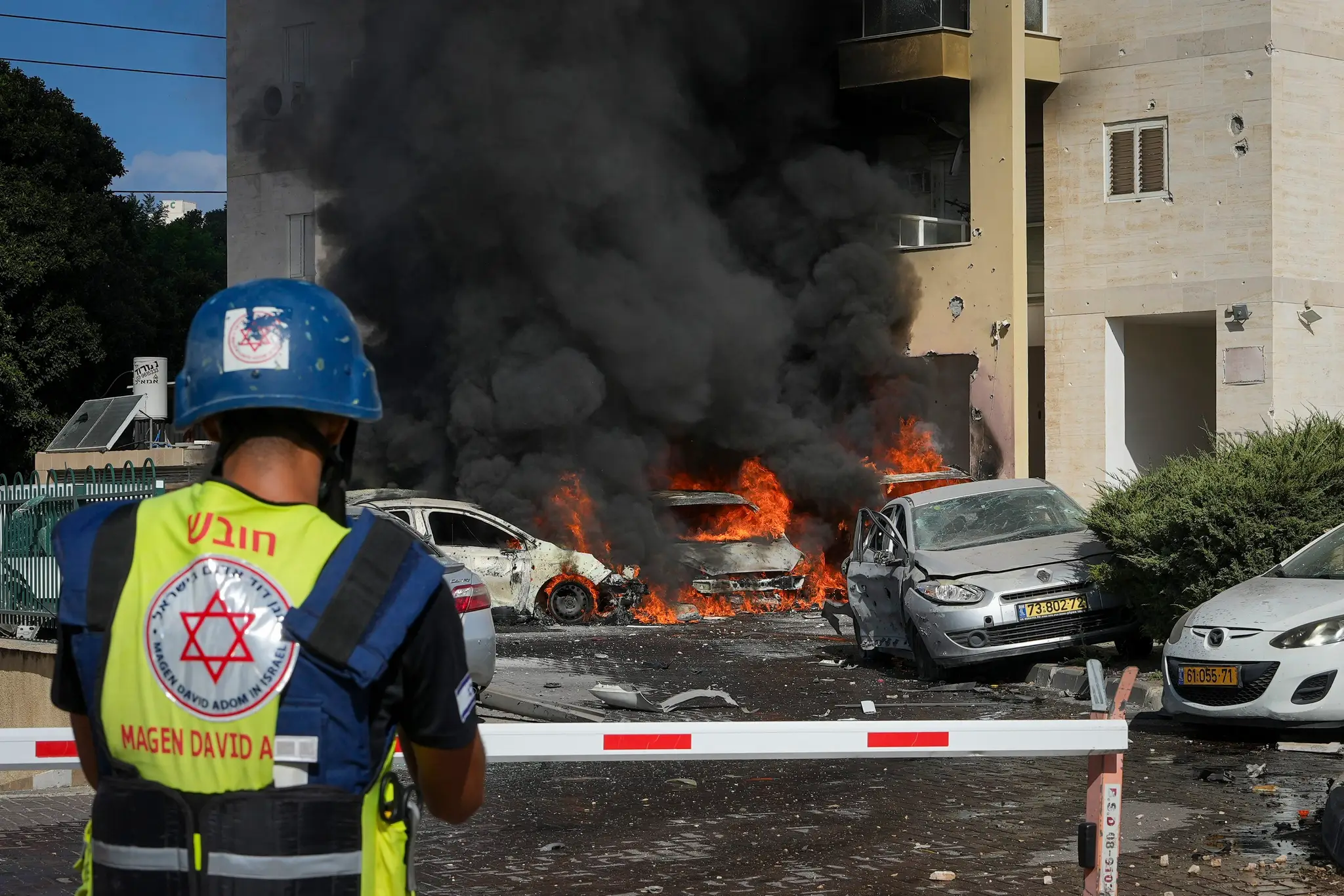 Hamas útočí na Izrael.