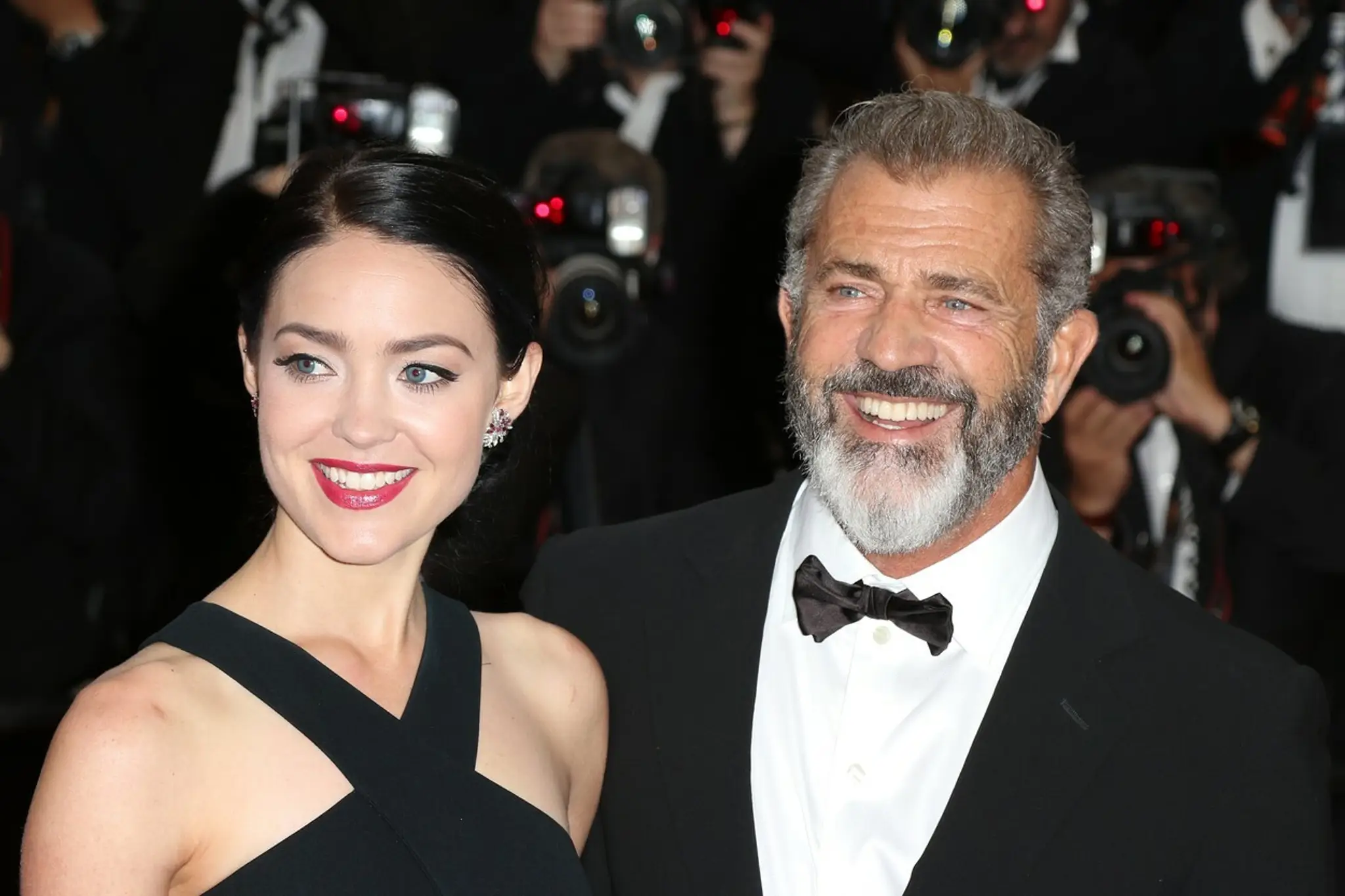 Mel Gibson po šesťdesiatke opäť otcom. Mladučká priateľka mu porodila deviate dieťa