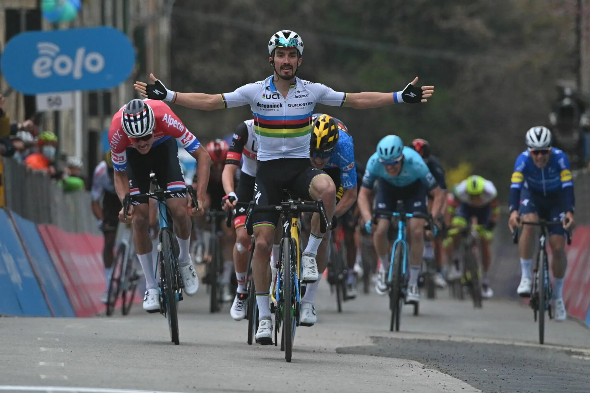 Julian Alaphilippe vyhral 2. etapu na Tirreno Adriatico.