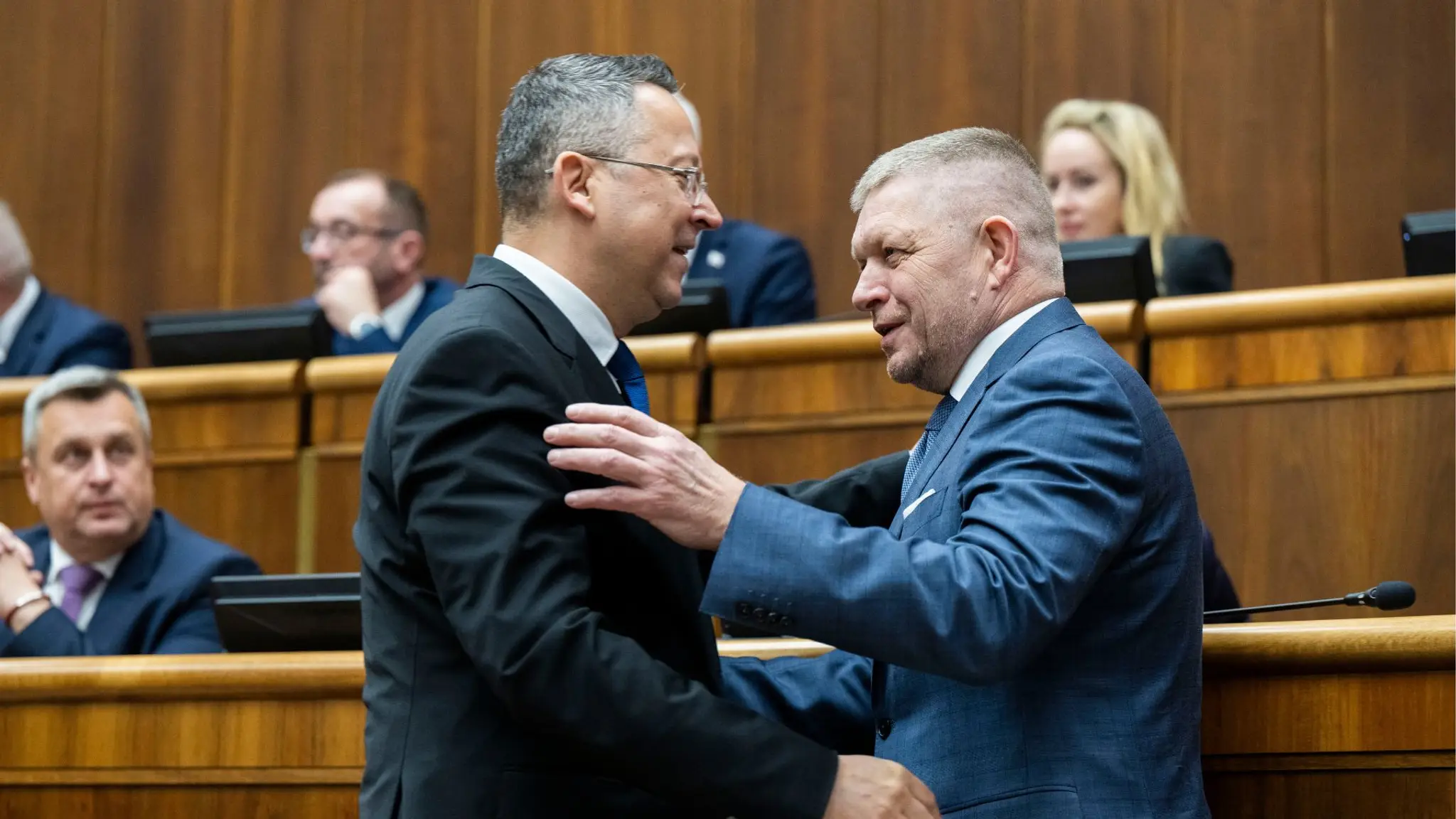  Ladislav Kamenický (Smer-SD) a premiér SR Robert Fico (Smer-SD) 