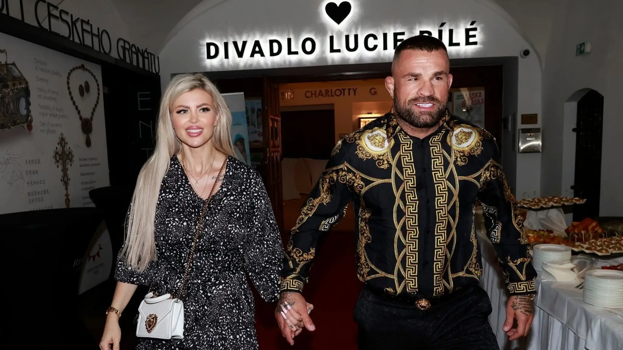 Manželia Vémolovci v pražskom Divadle Lucie Bílej