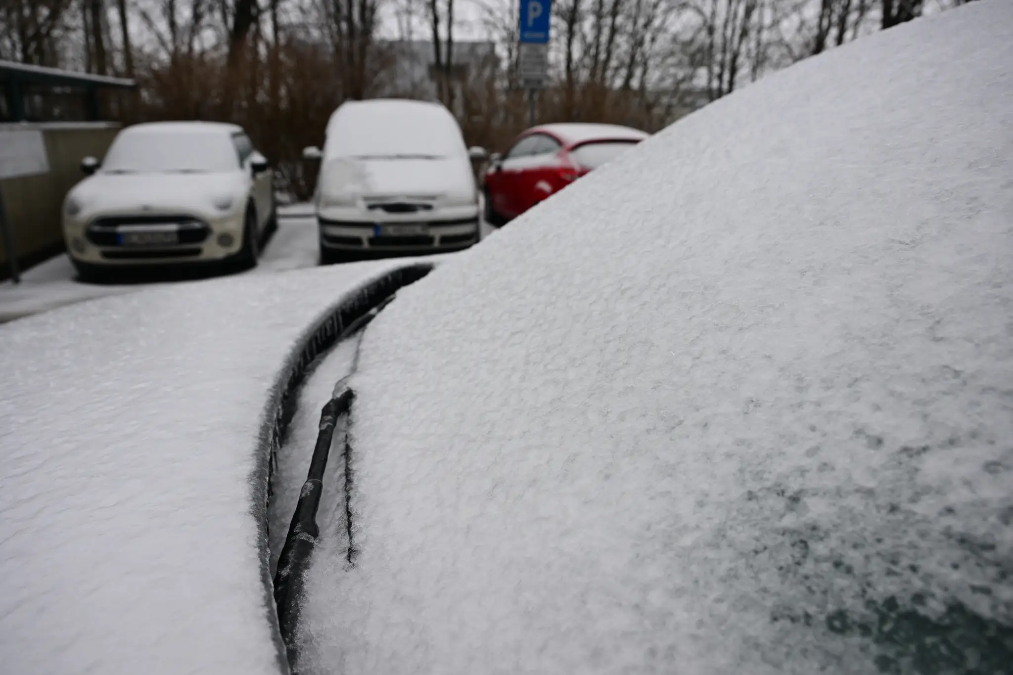 Na západnom Slovensku je extrémna poľadovica, dopravná situácia v Bratislave