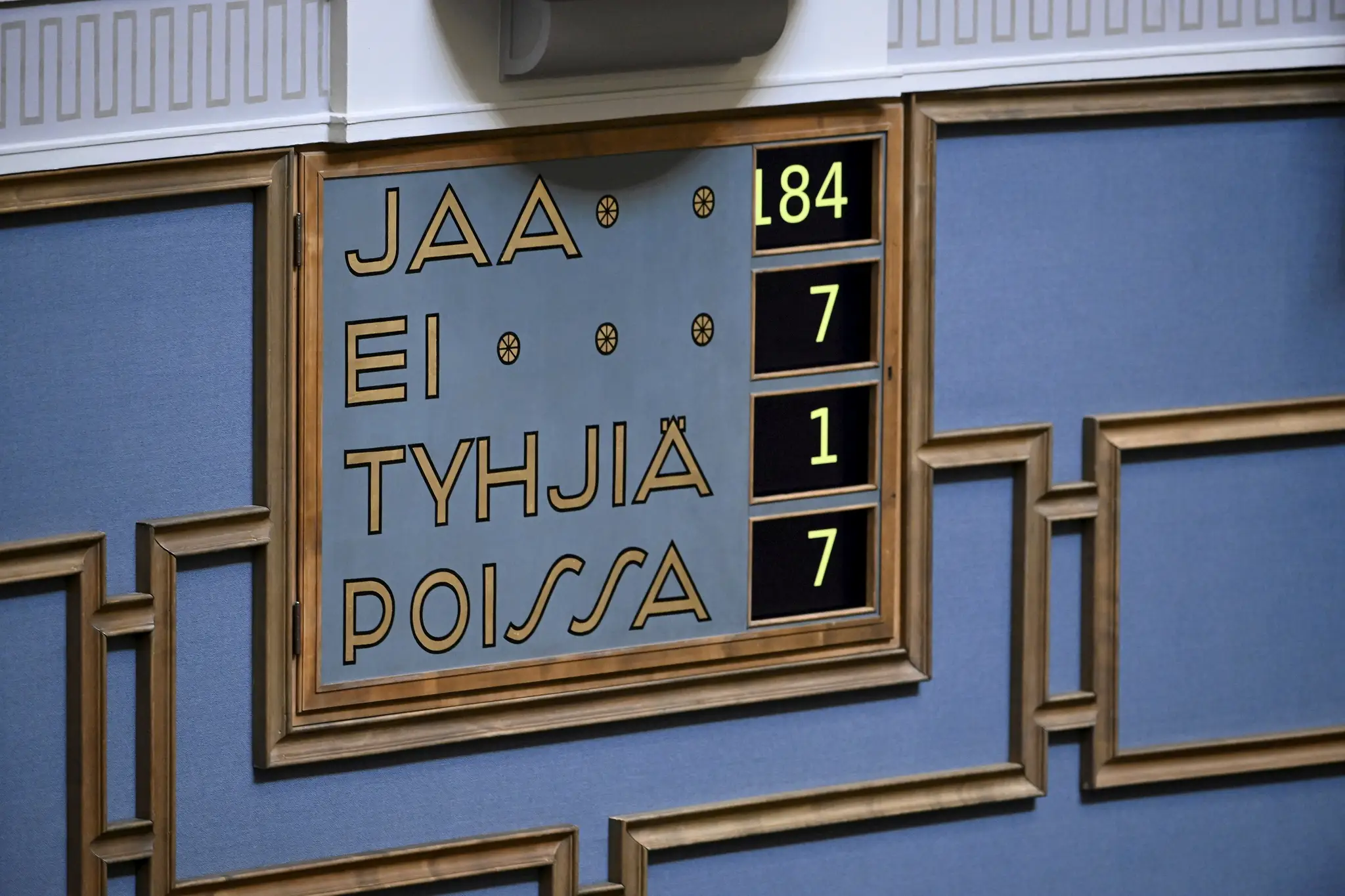Fínsky parlament schválil zákon o prijatí podmienok vstupu krajiny do NATO.