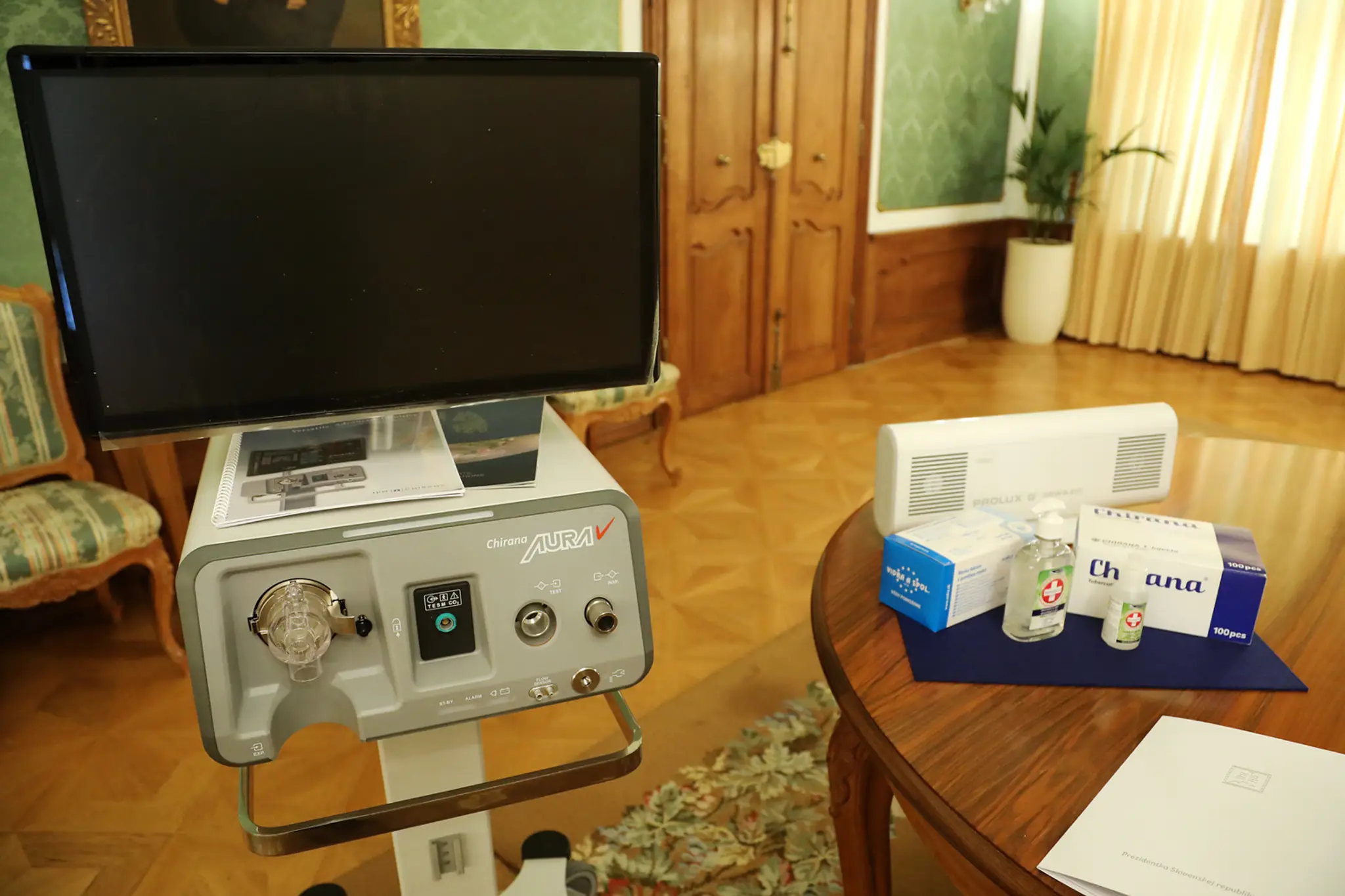 Pľúcna ventilácia - dar prezidentky pre pápeža.