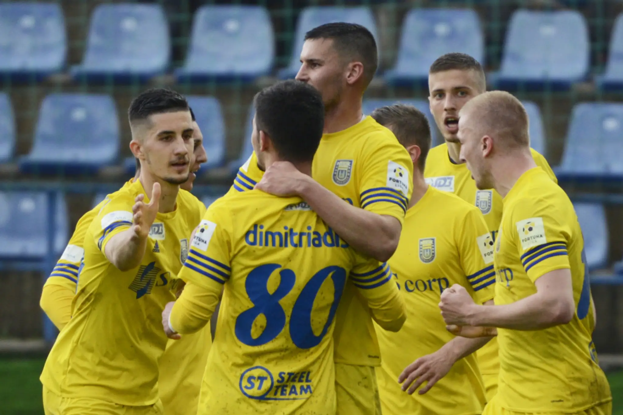 Gólová radosť Michalovčanov prvom semifinále Slovnaft Cupu proti Slovanu Bratislava.
