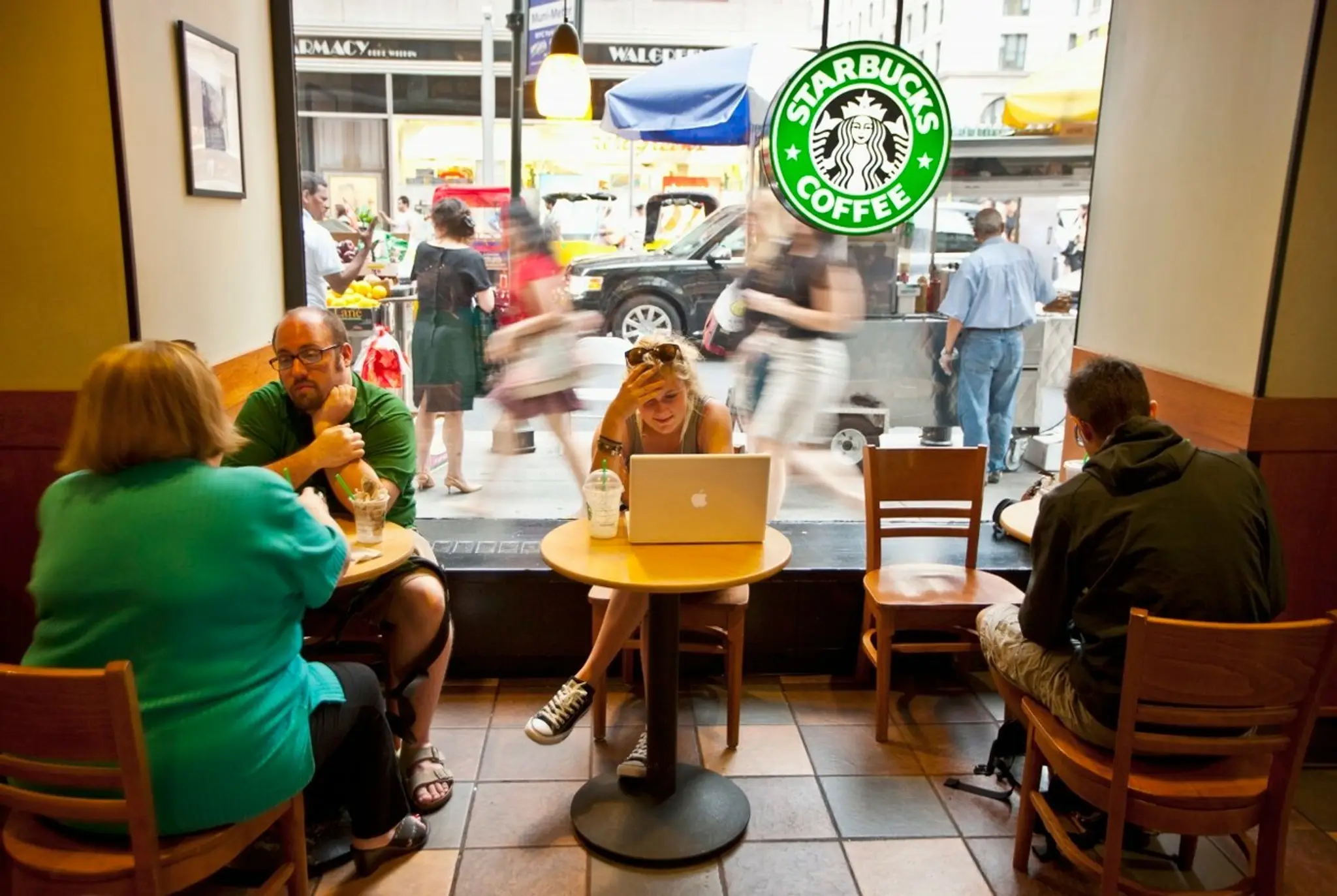 Kaviareň Starbucks.