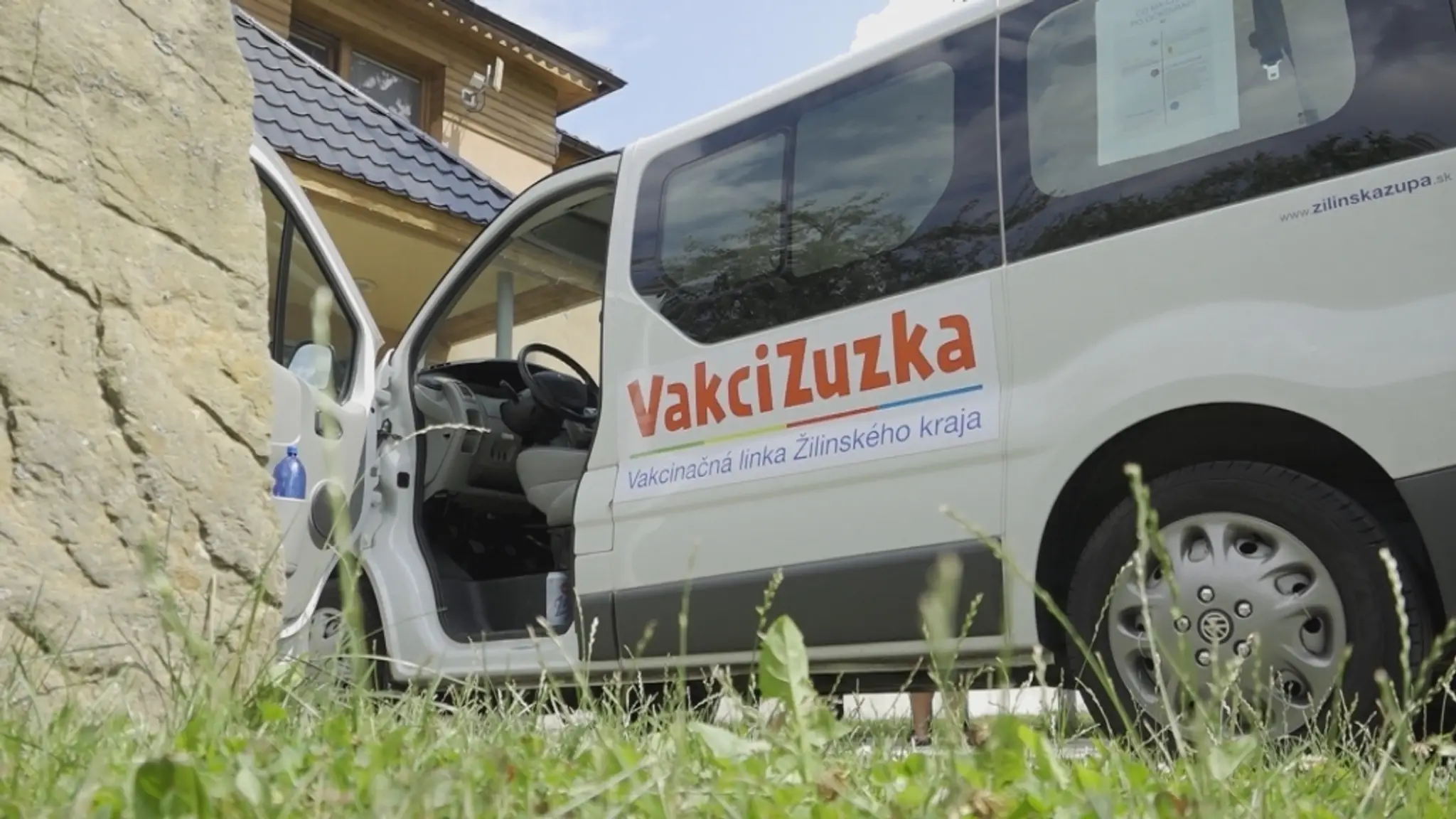 Posledný pokus zvýšiť zaočkovanosť. Na Kysuce a Oravu vyrazila mobilná linka Vakci-Zuzka