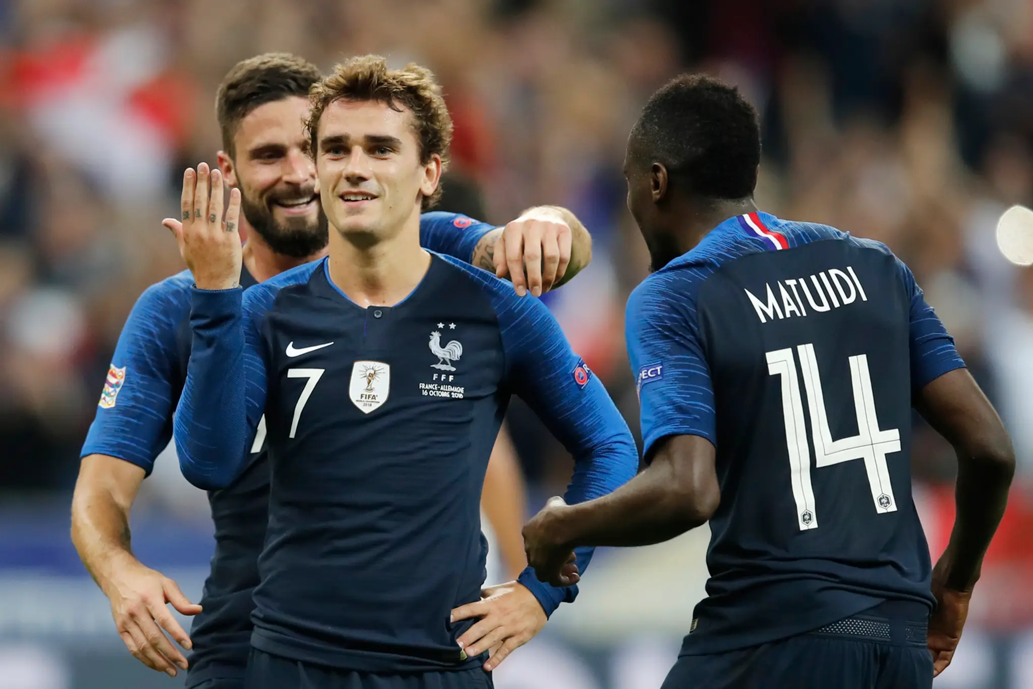 Zľava Francúzi Olivier Giroud, Antoine Griezmann a Blaise Matuidi oslavujú gól v dueli Ligy národov s Nemeckom.