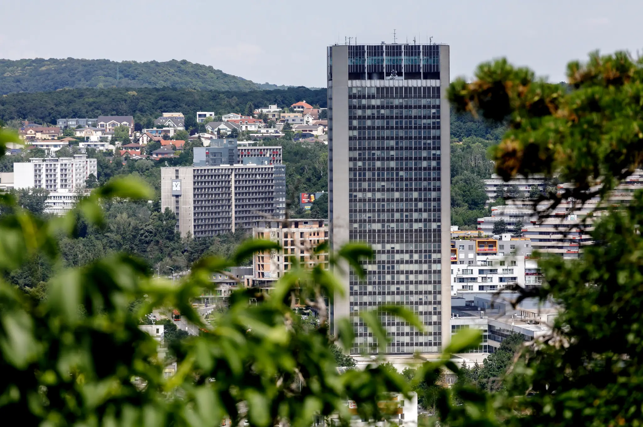 Na snímke pohľad na výškový blok areálu Rozhlasu a televízie Slovenska v Mlynskej doline .