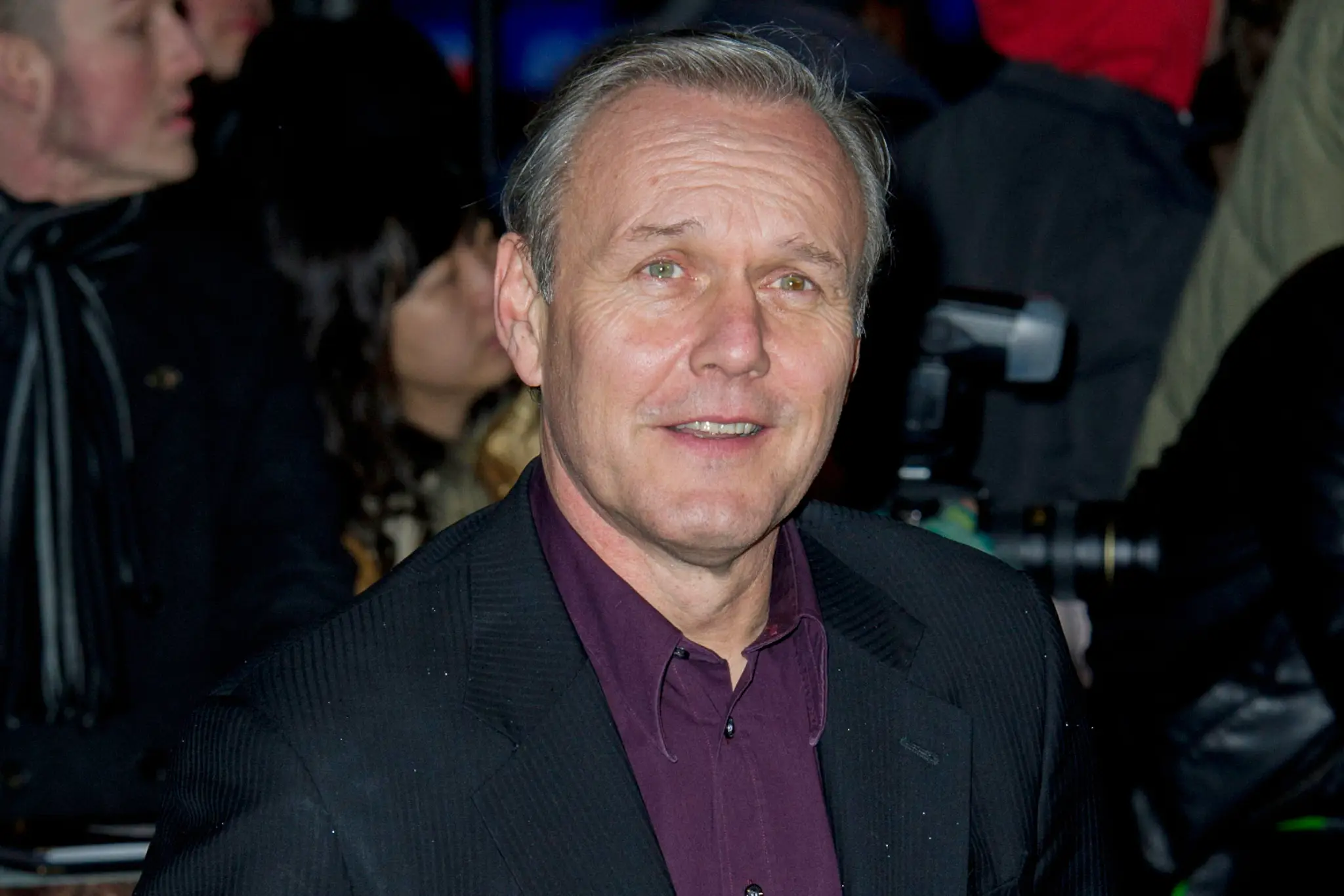 Na archívnej snímke zo 4. januára 2012 anglický herec a hudobník Anthony Head prichádza na európsku premiéru filmu "Železná lady " v Londýne.