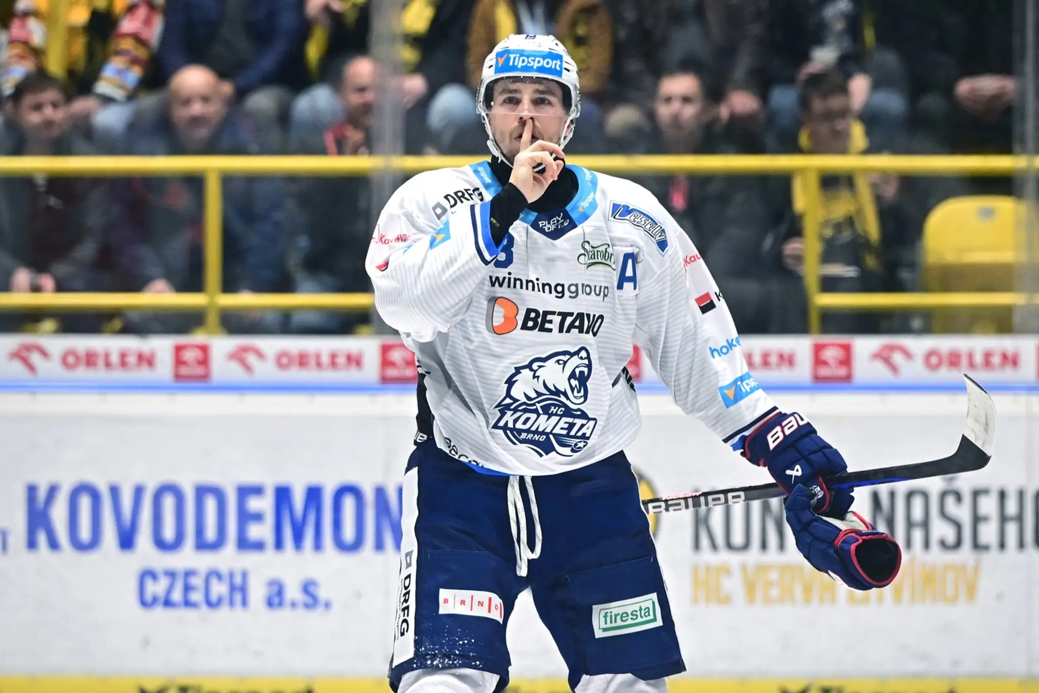 Starší z bratov Kristián Pospíšil v drese Komety Brno.