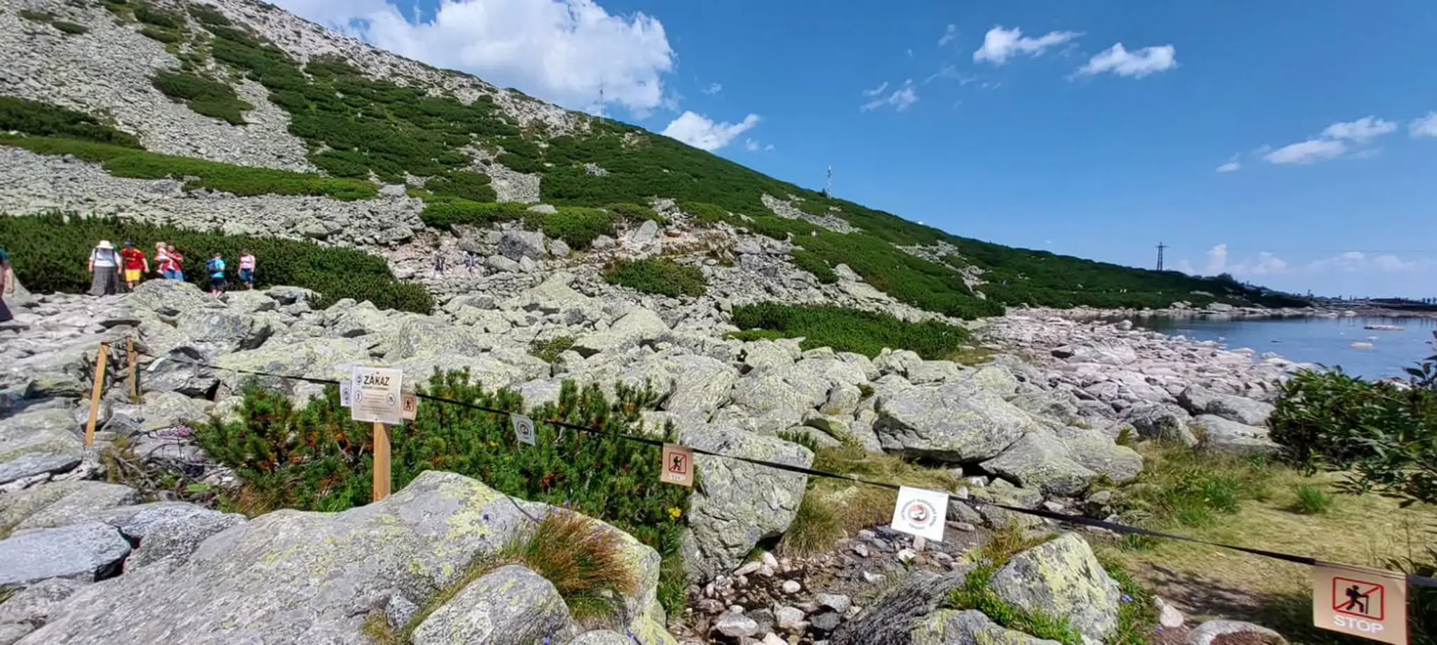 Tatry sprísňujú kontroly po prípadoch kúpania v plesách.