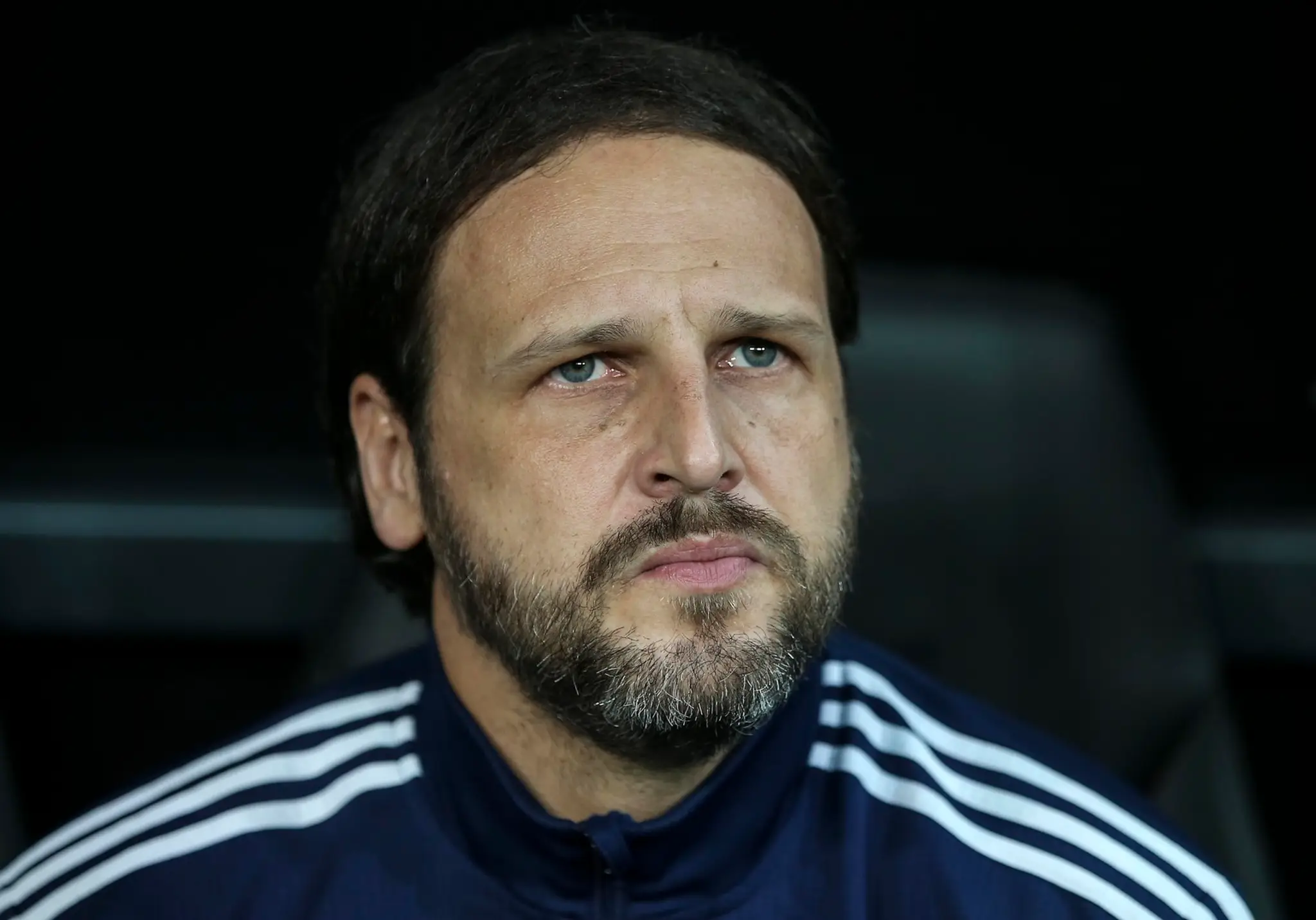 Sprava Steven Berghuis a Luis Sinisterra z Feyenoordu oslavujú gól v EL proti Glasgowu Rangers.