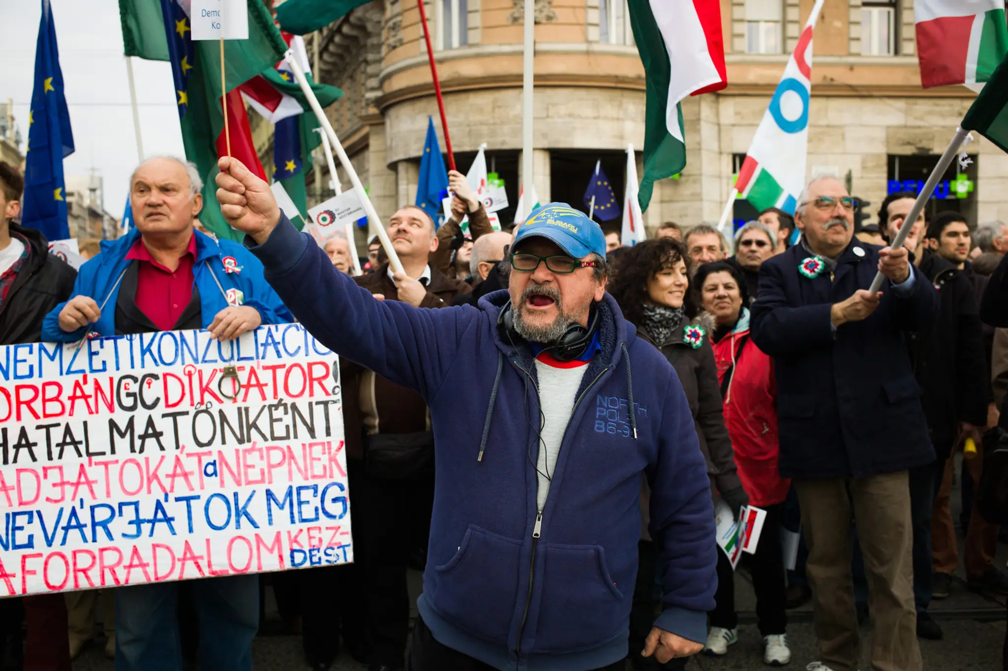 Tisíce ľudí protestovalo v Budapešti proti vláde Viktora Orbána