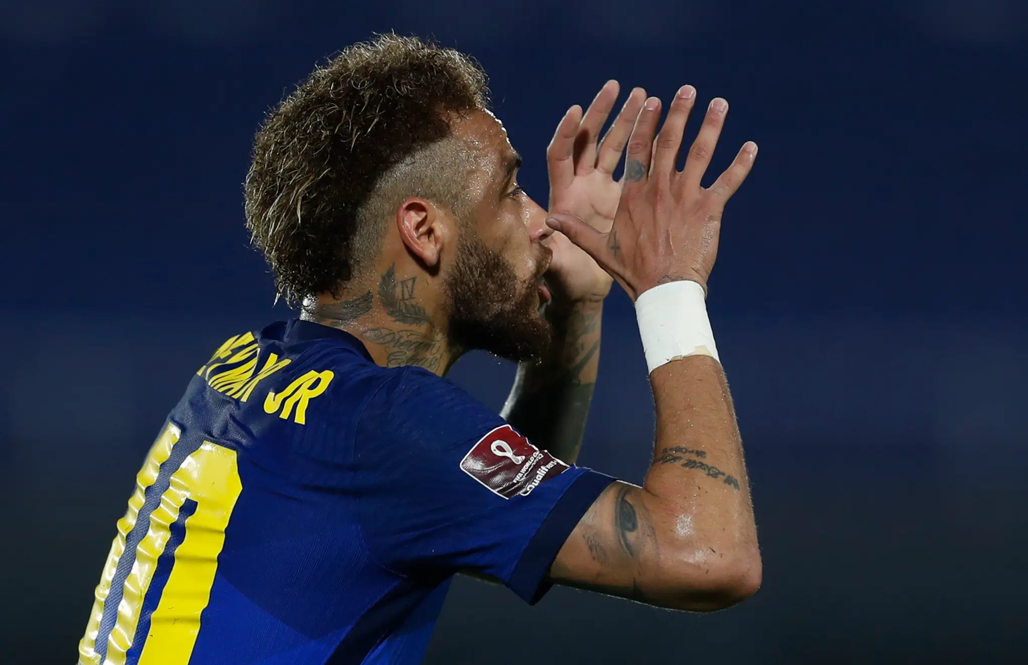Neymar reaguje počas juhoamerickej kvalifikácie MS 2022 Paraguaj - Brazília.