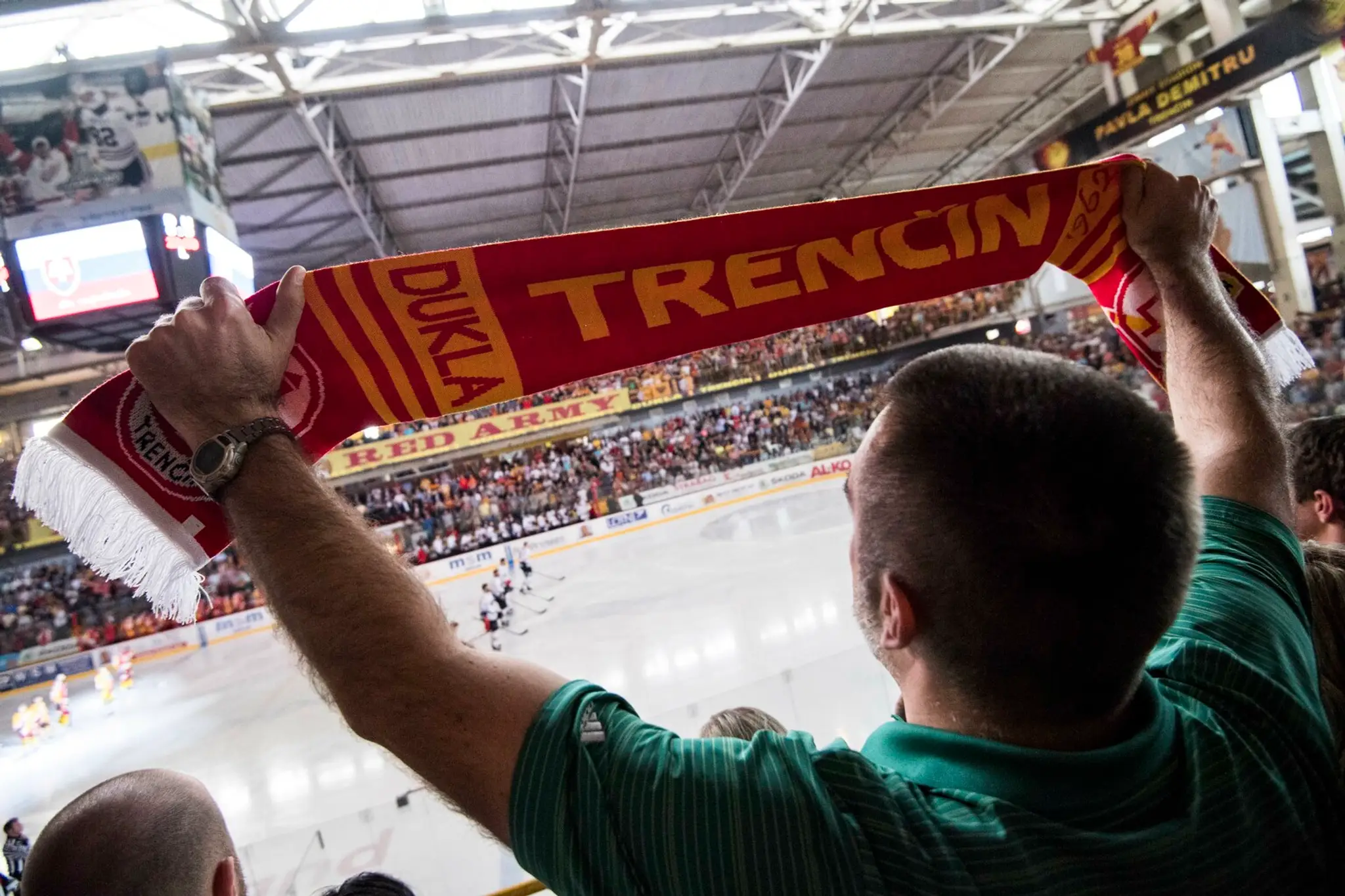 Fanúšik Dukly počas finále playoff Tipsport ligy.