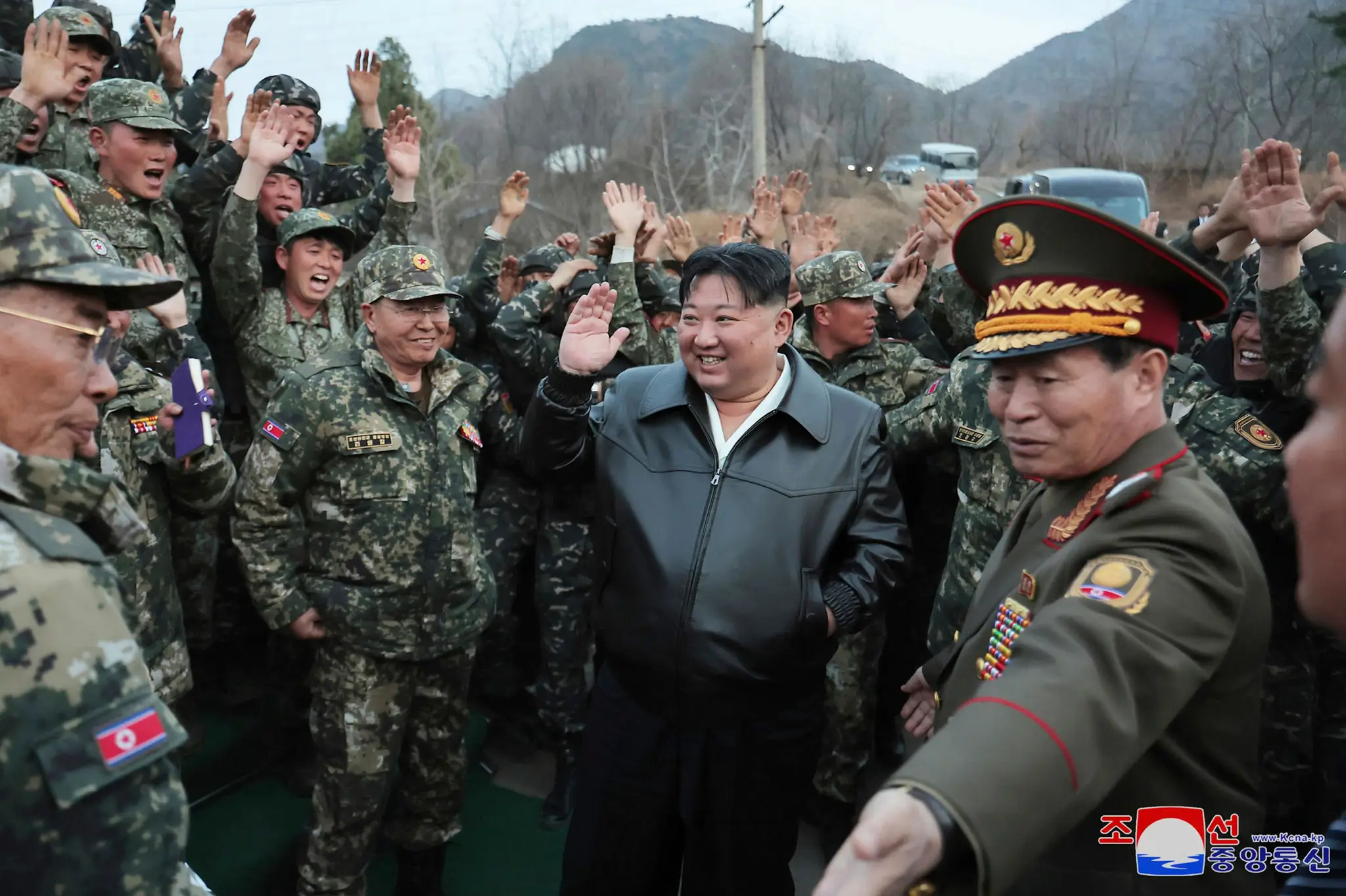 Kim Čong-un navštívil tankovú jednotku.