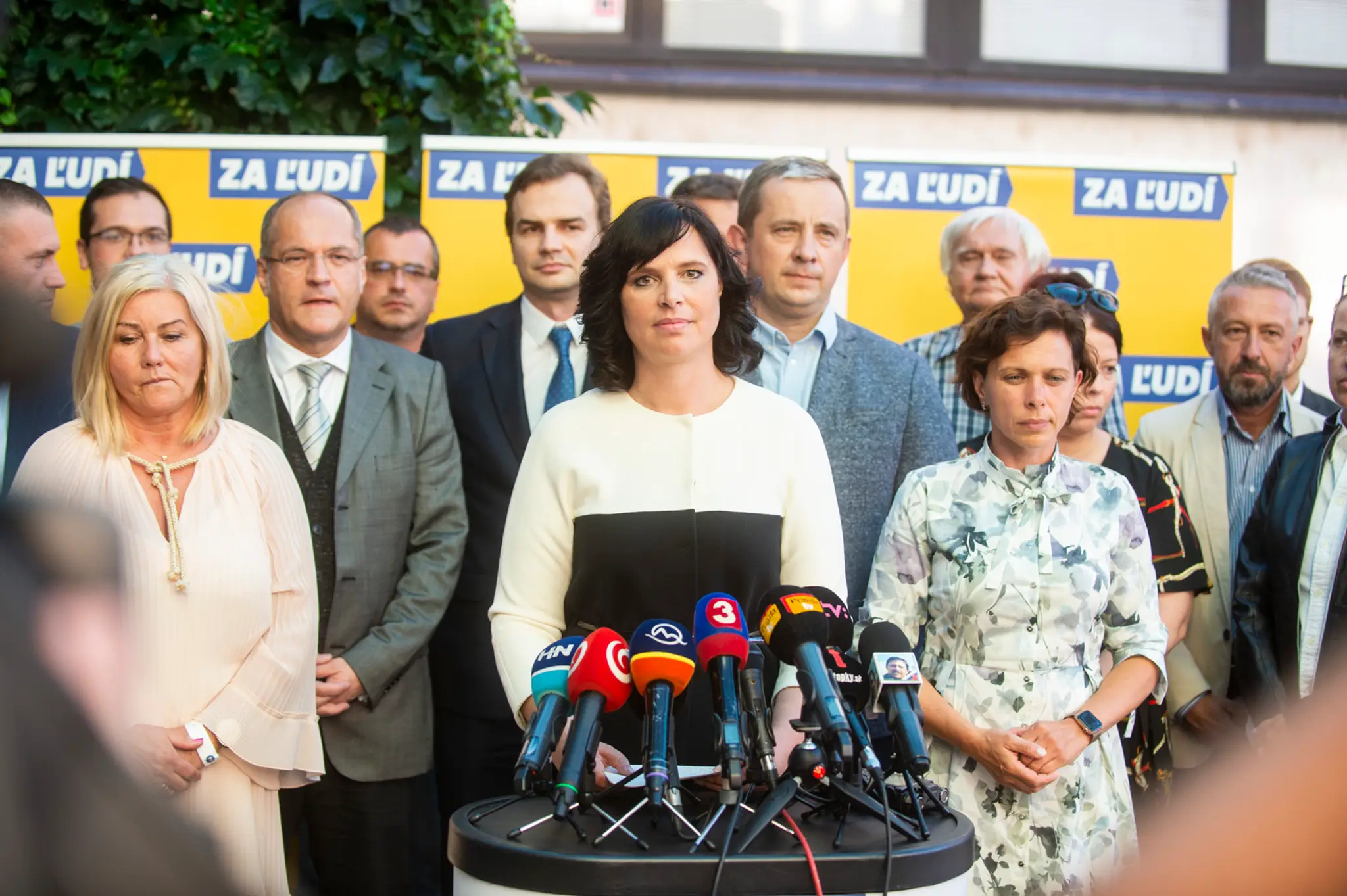 Veronika Remišová a členovia Za ľudí.