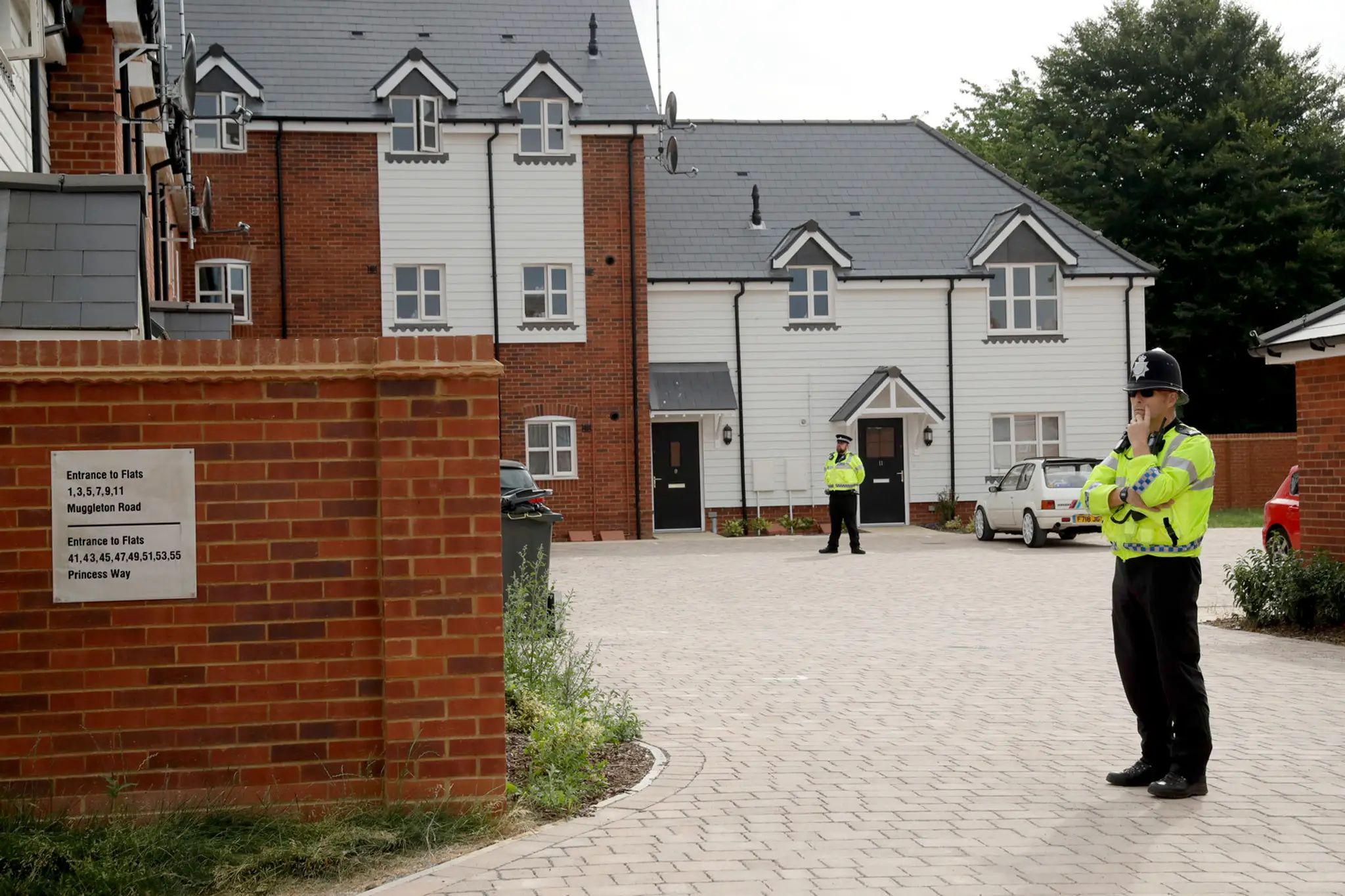 Britská polícia stráži dom v Amesbury, v ktorom našli osoby otrávené novičokom.
