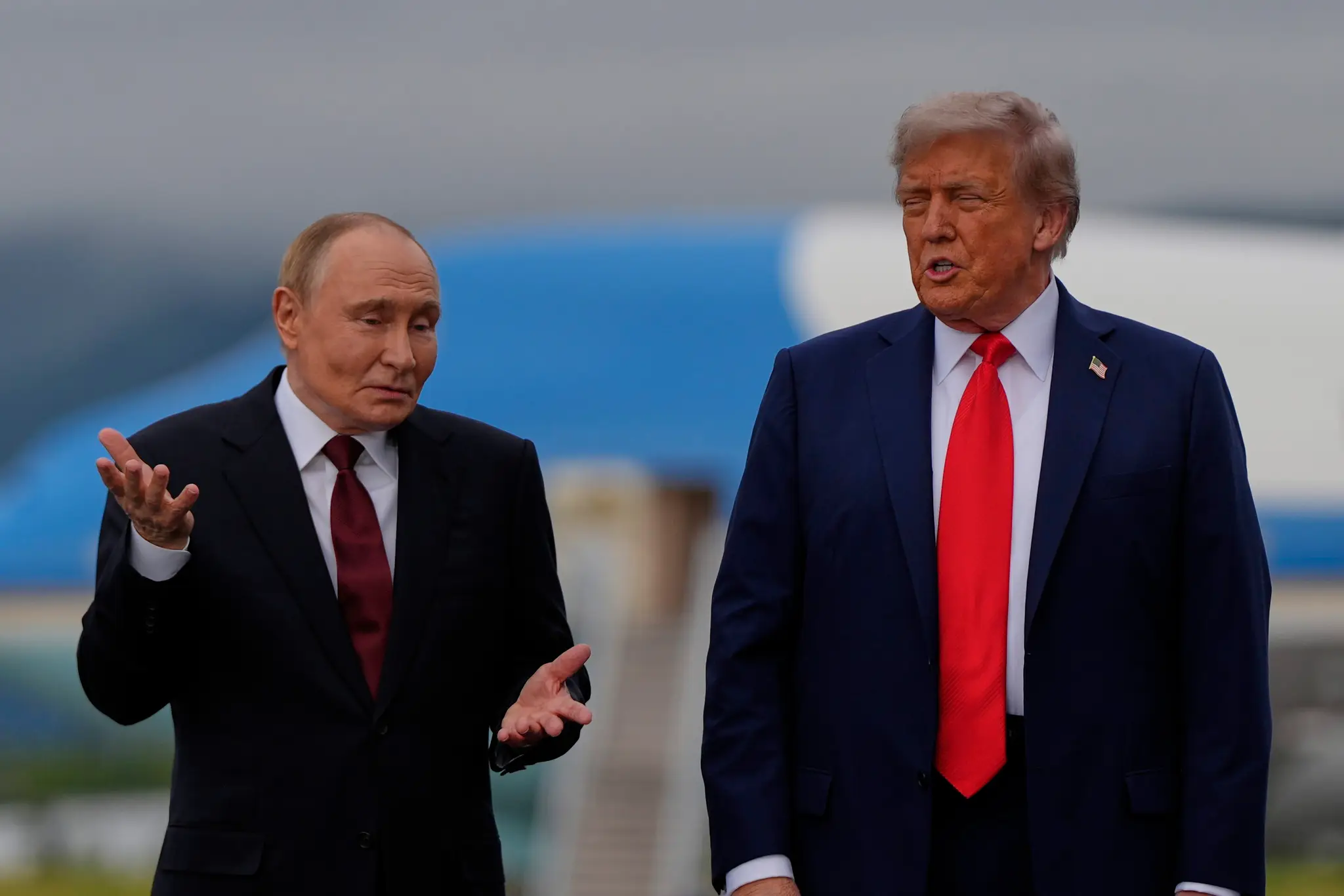 Hoteloví hostia našli v tlačiarni podklady k samitu na Aljaške. Odhalili, čo chcel Trump darovať Putinovi
