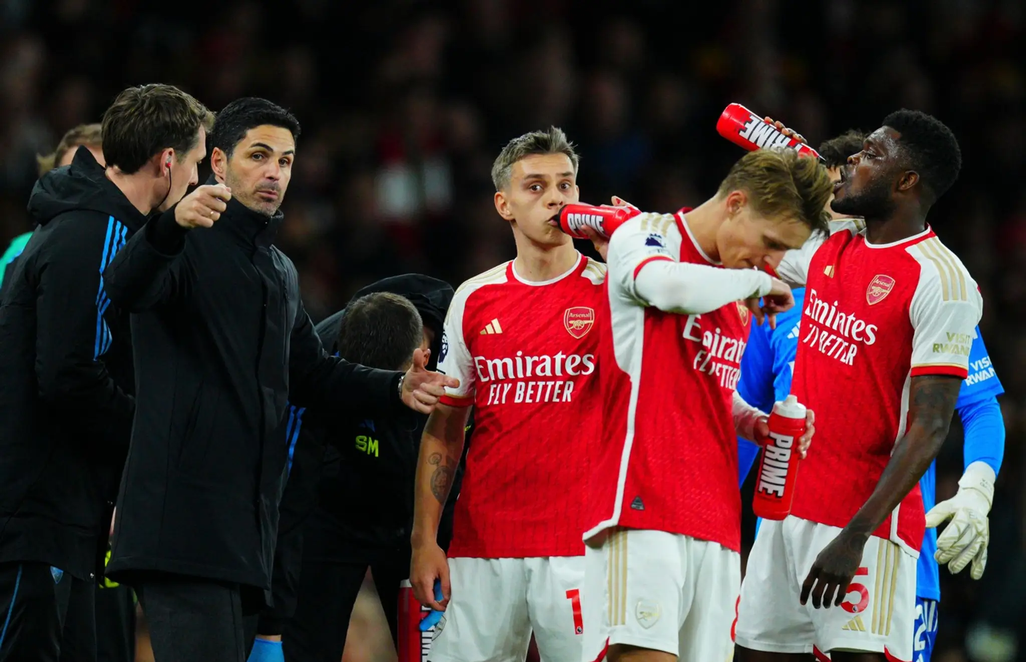 Mikel Arteta so svojimi zverencami.