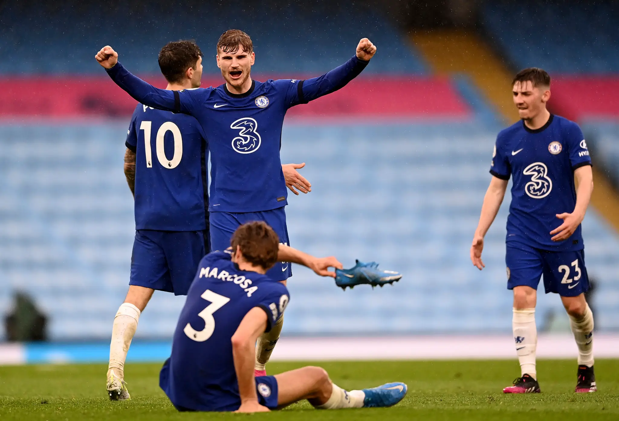 Radosť hráčov Chelsea po víťazstve nad Manchestrom City.