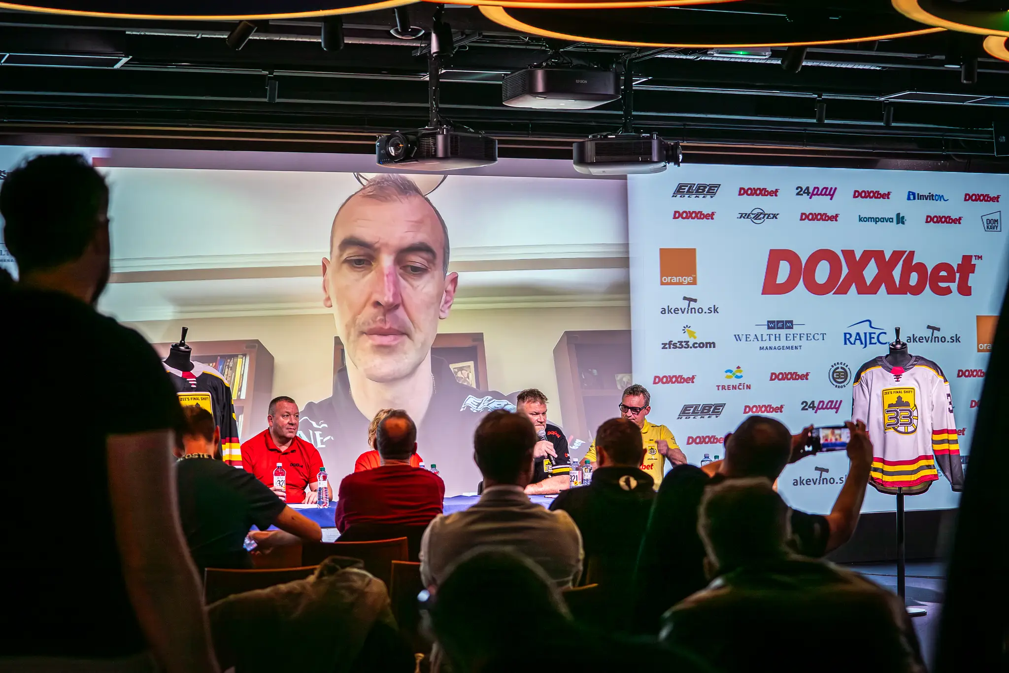 Chára mení dres a prináša hviezdnu exhibíciu do Trenčína