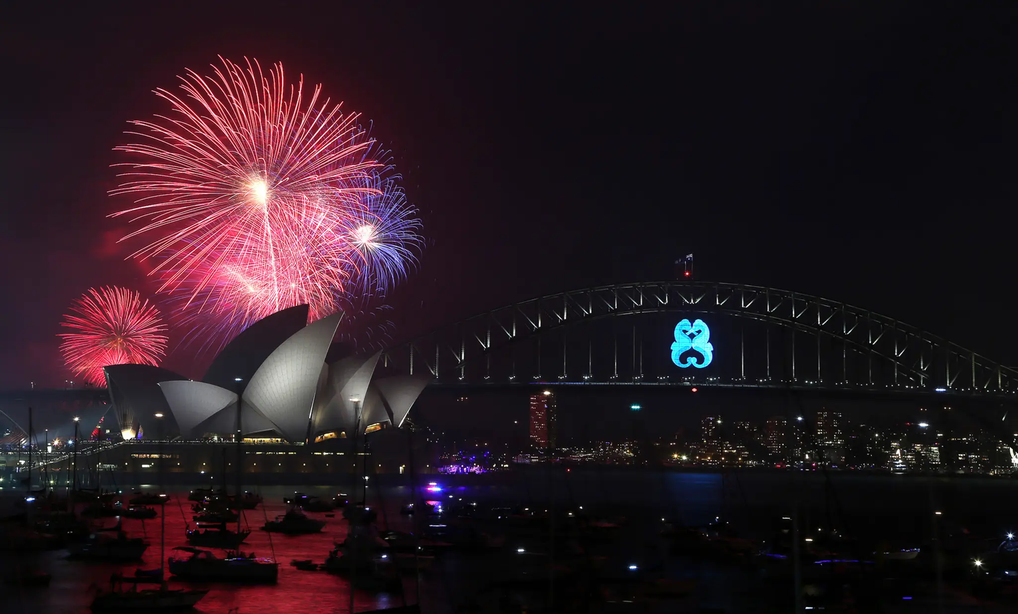 Silvestrovský ohňostroj 2015 Sydney.