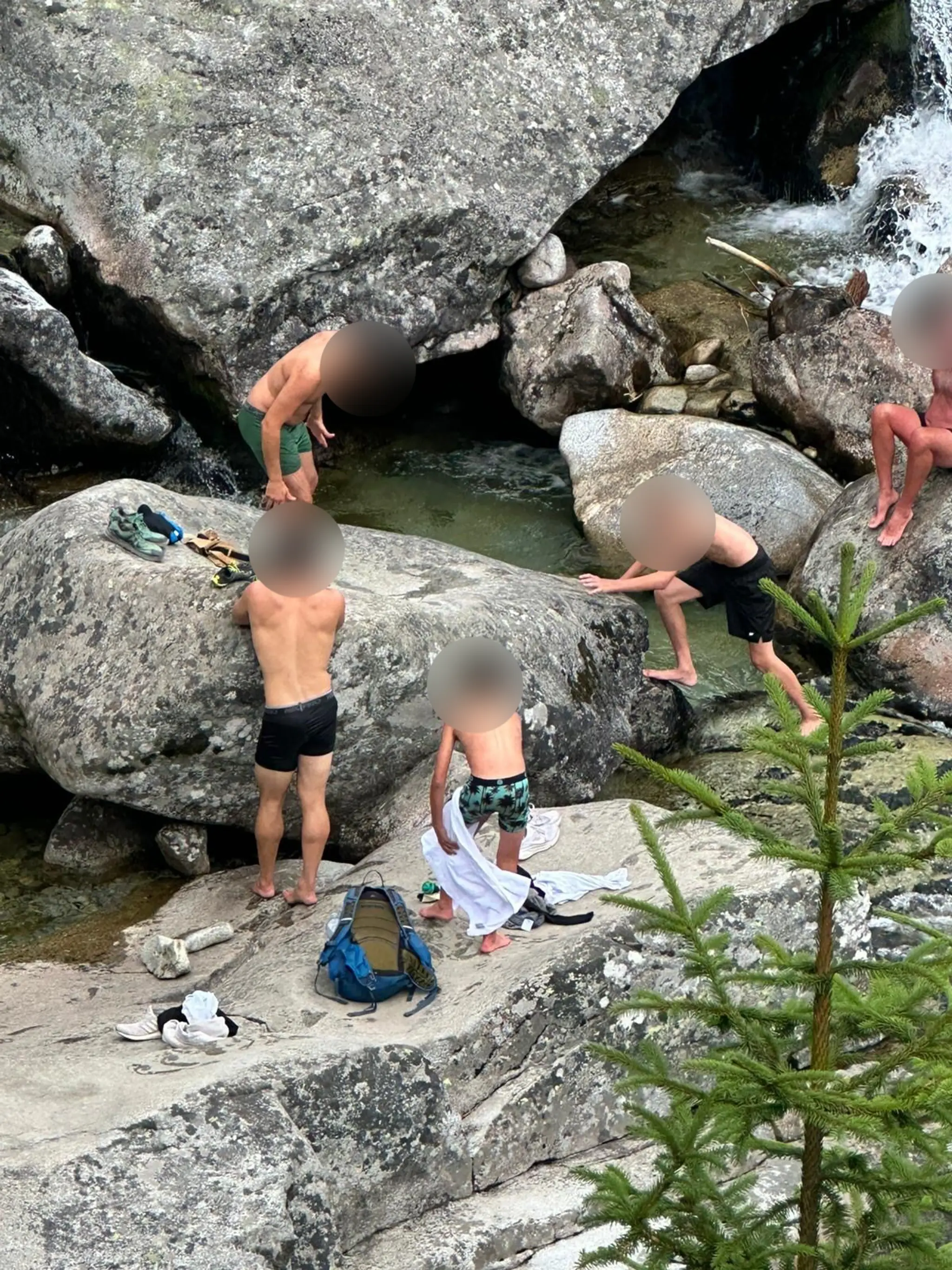 Turisti sa správali ako na pláži