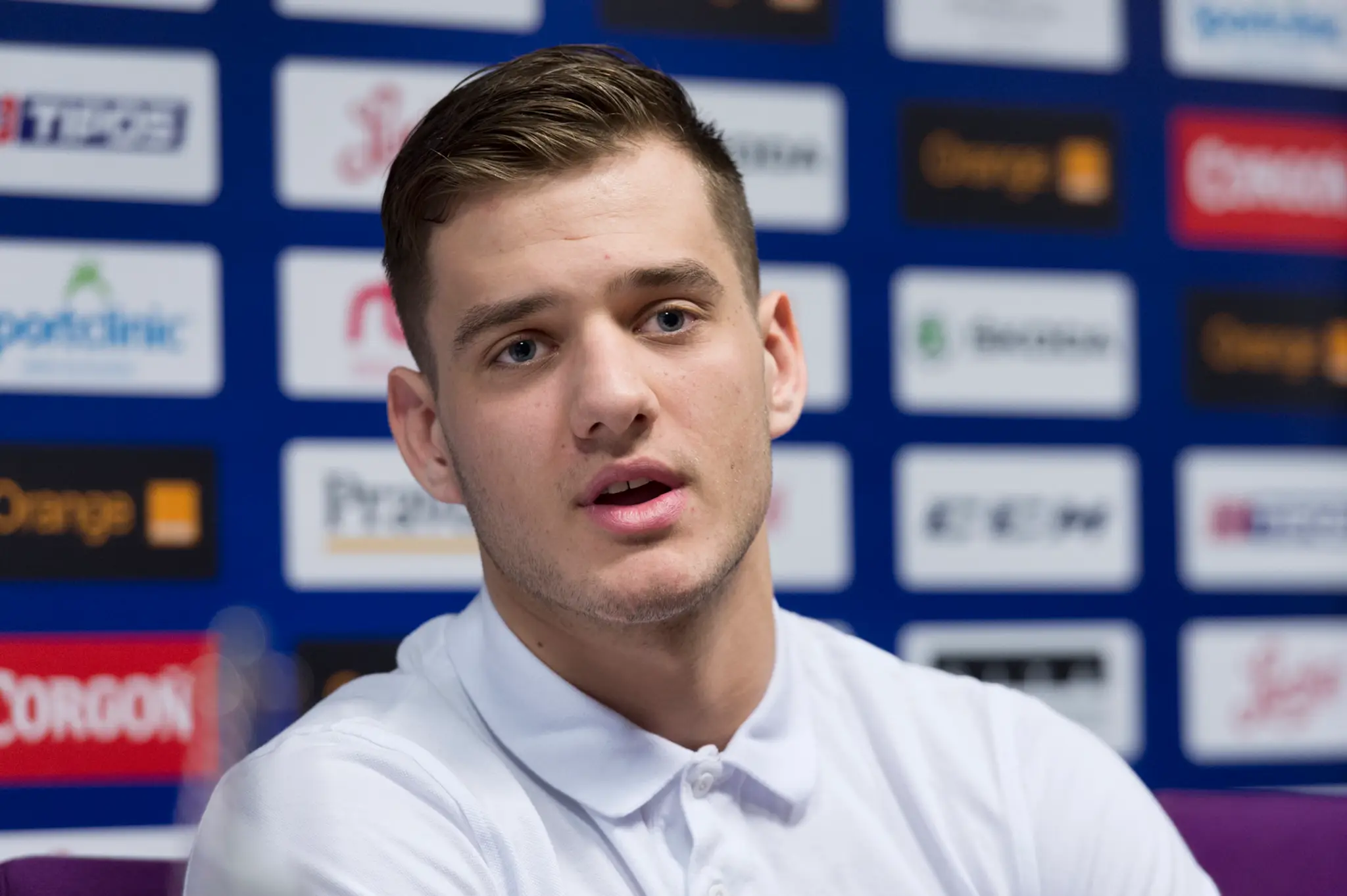Christián Jaroš počas tlačovej konferencie.