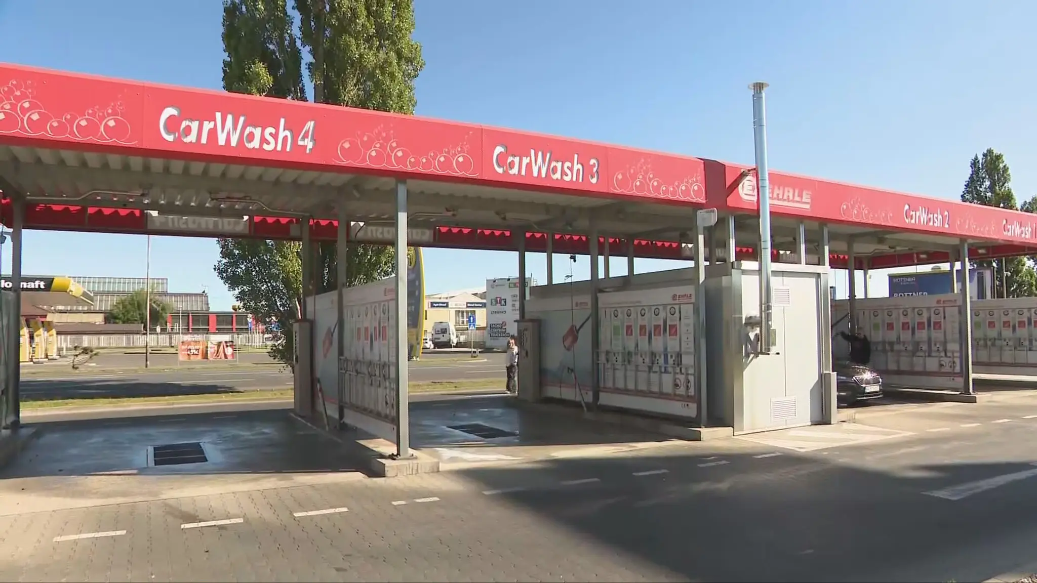 Autoumyváreň v Pezinku, kde auto prešlo päťročného chlapca