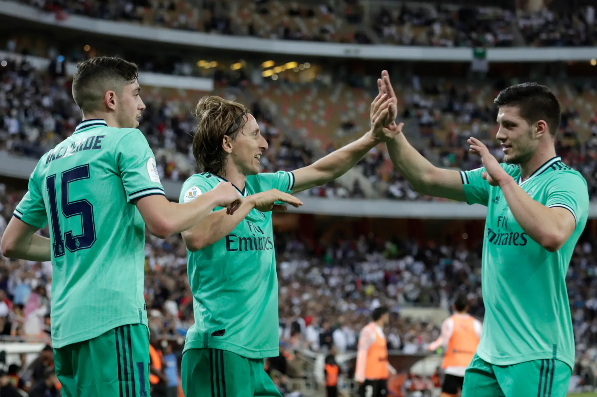 Luka Modrič z Realu Madrid oslavuje gól v semifinále španielskeho Superpohára proti Valencii.