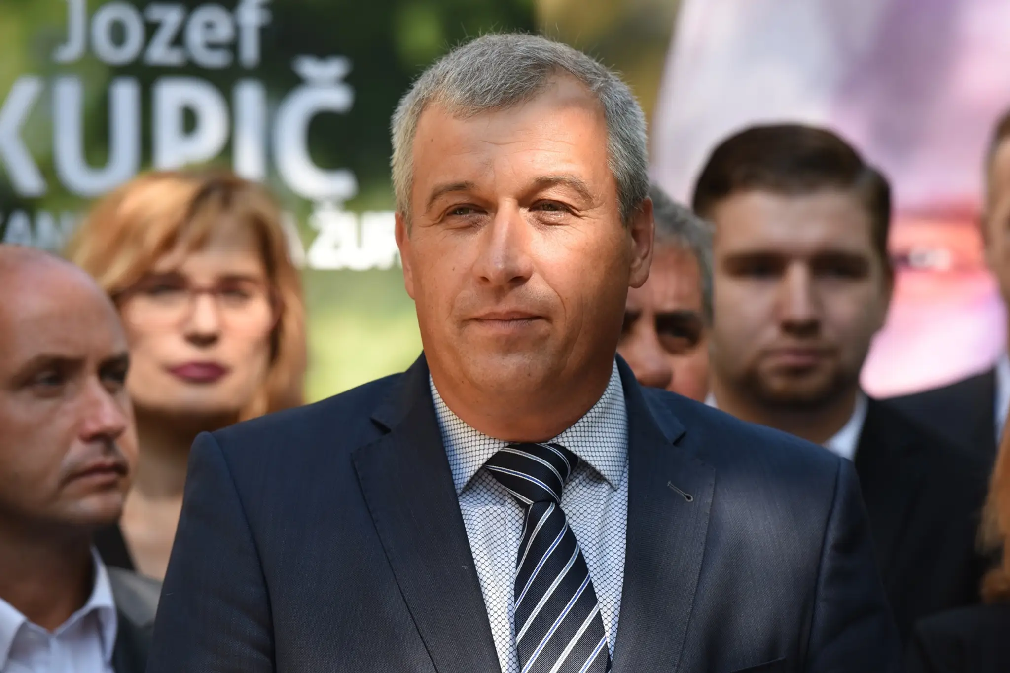 Petra Vlhová oslavuje víťazstvo úvodného slalomu sezóny Svetového pohára.
