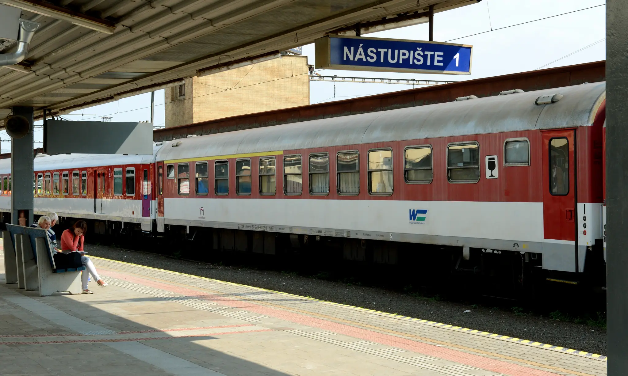 Vlak, stanica, nástupište