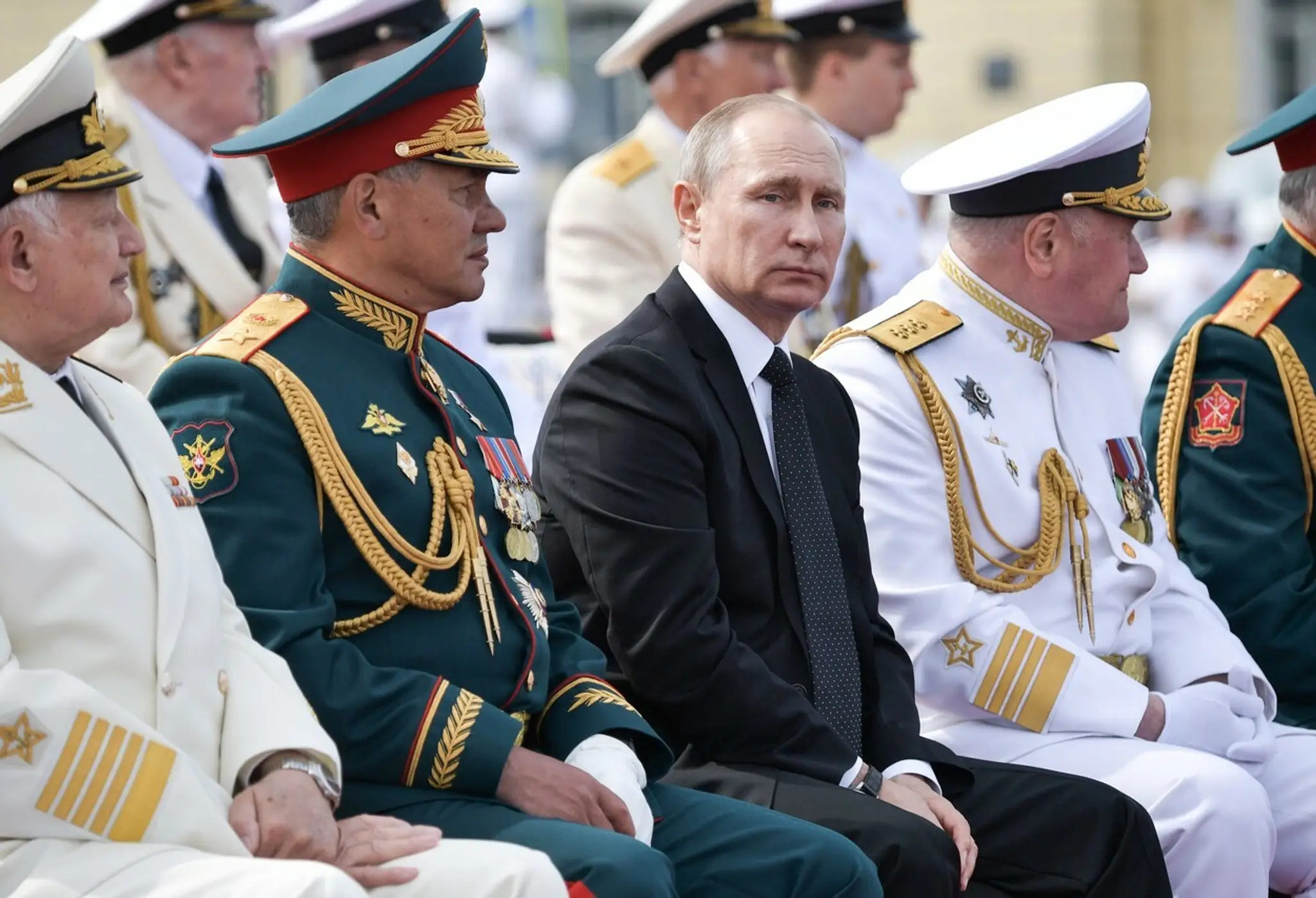 Vladimir Putin počas vojenskej prehliadky.