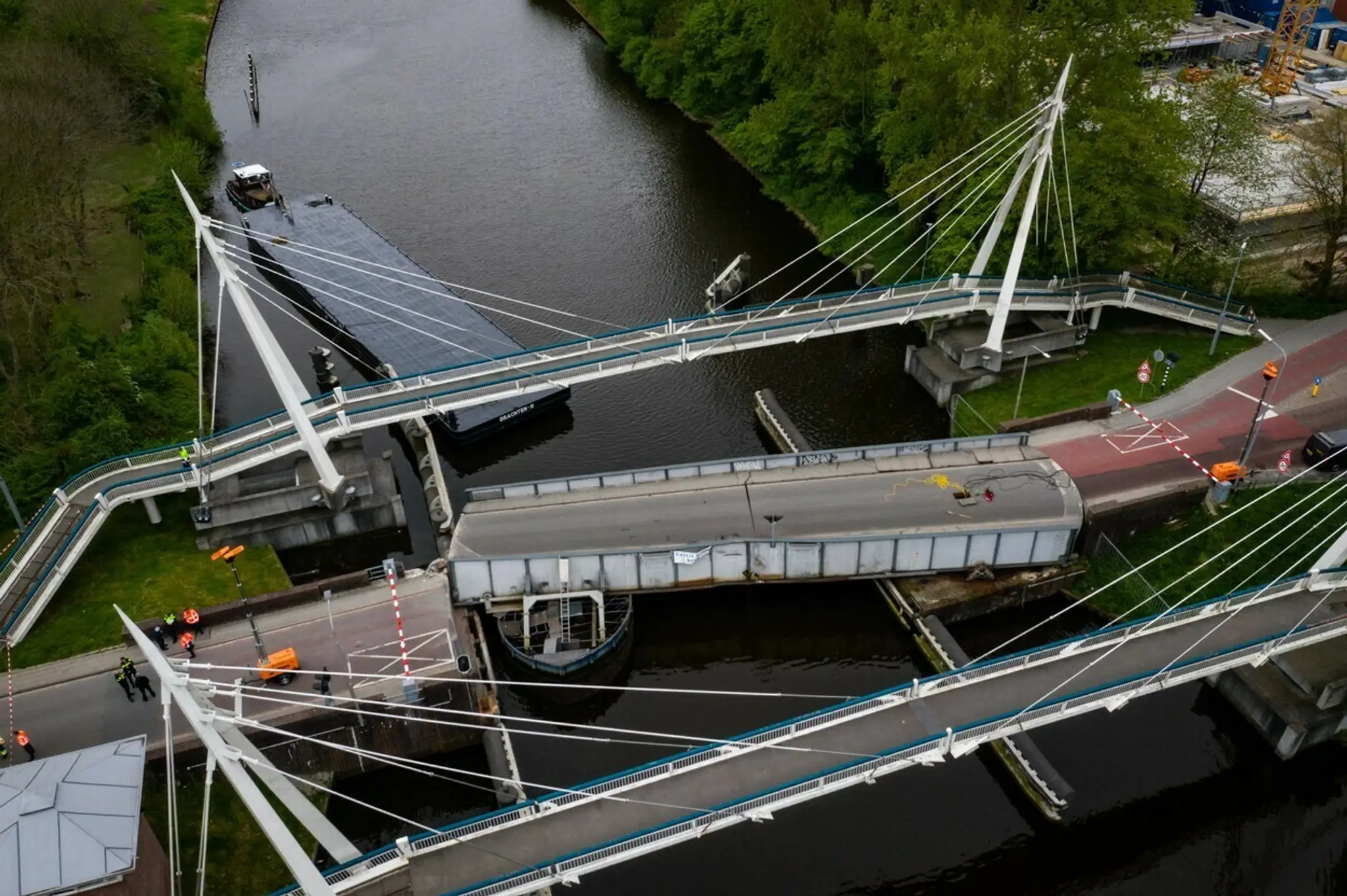 Zničený most Gerrit Krol-brug po náraze lode.