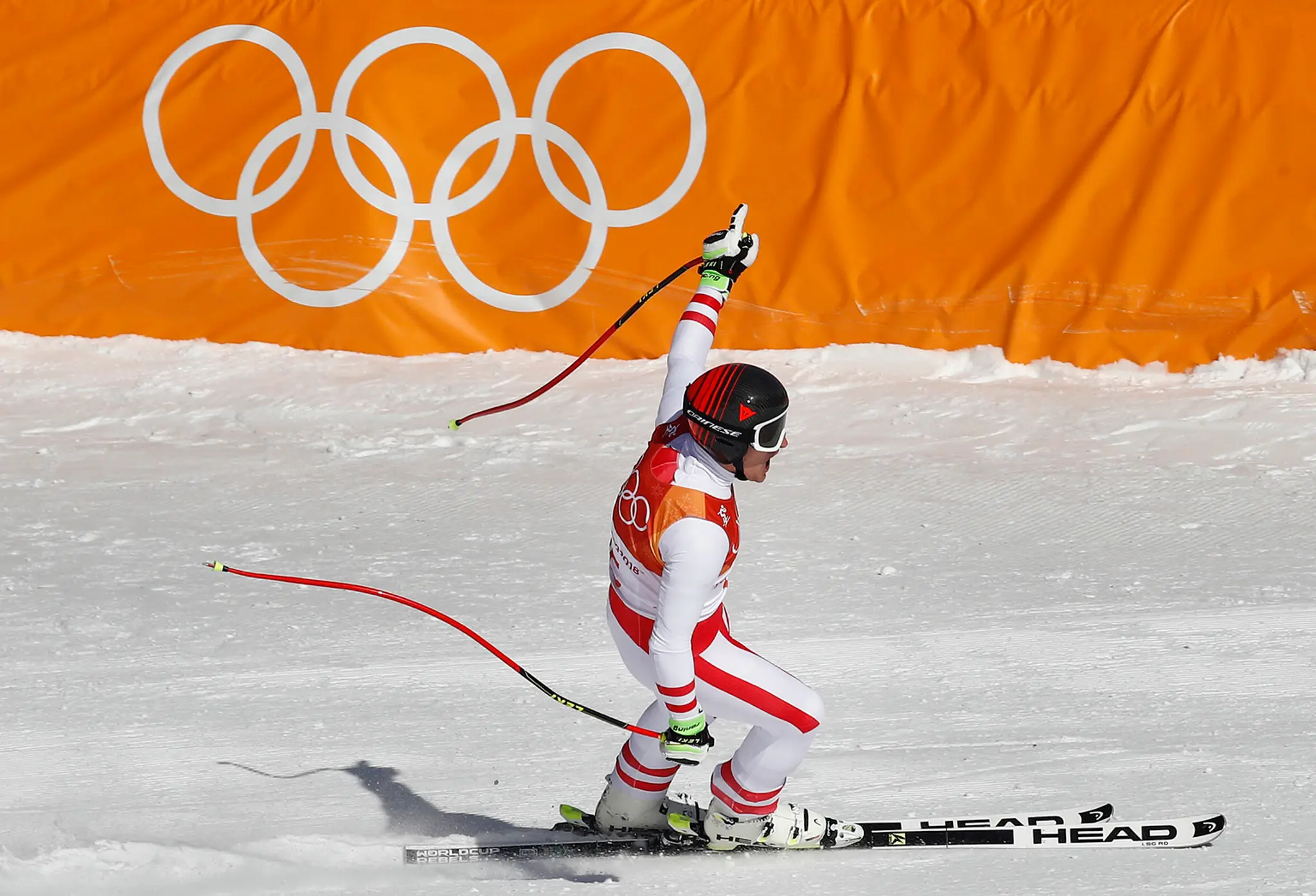 Ryan Donato (vpravo) z USA jasá po góle v našej sieti v dueli na ZOH 2018.