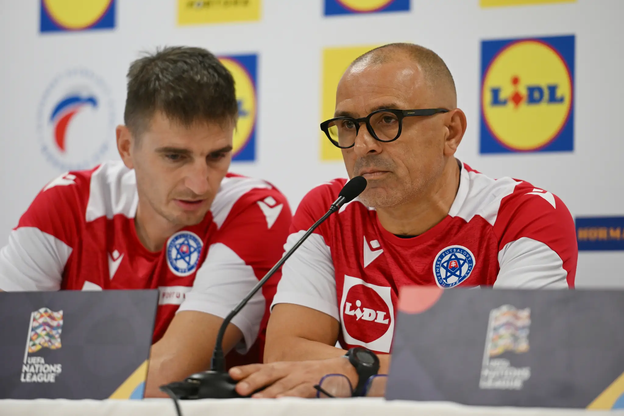 Sprava Francesco Calzona a Pavol Farkaš.