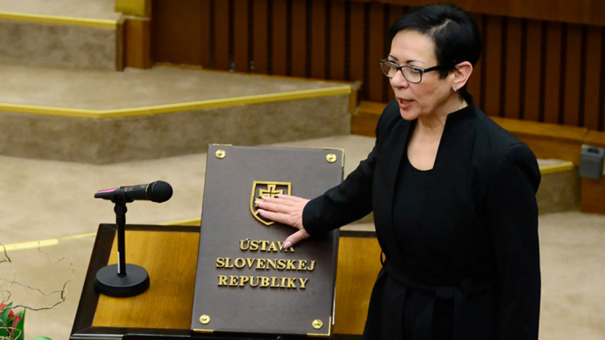 Magdaléna Kuciaňová (SNS) skladá poslanecký sľub.