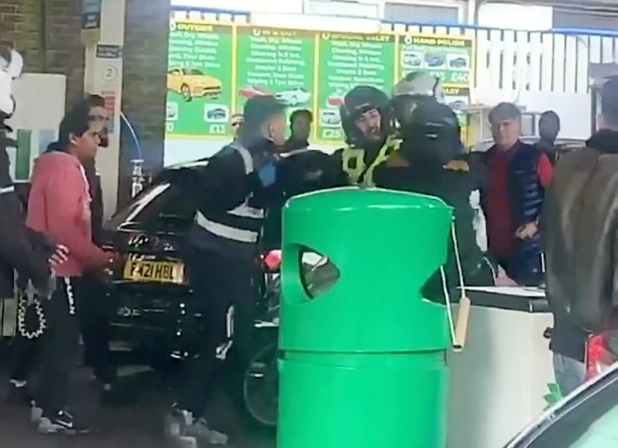 Konflikt na britskej čerpacej stanici