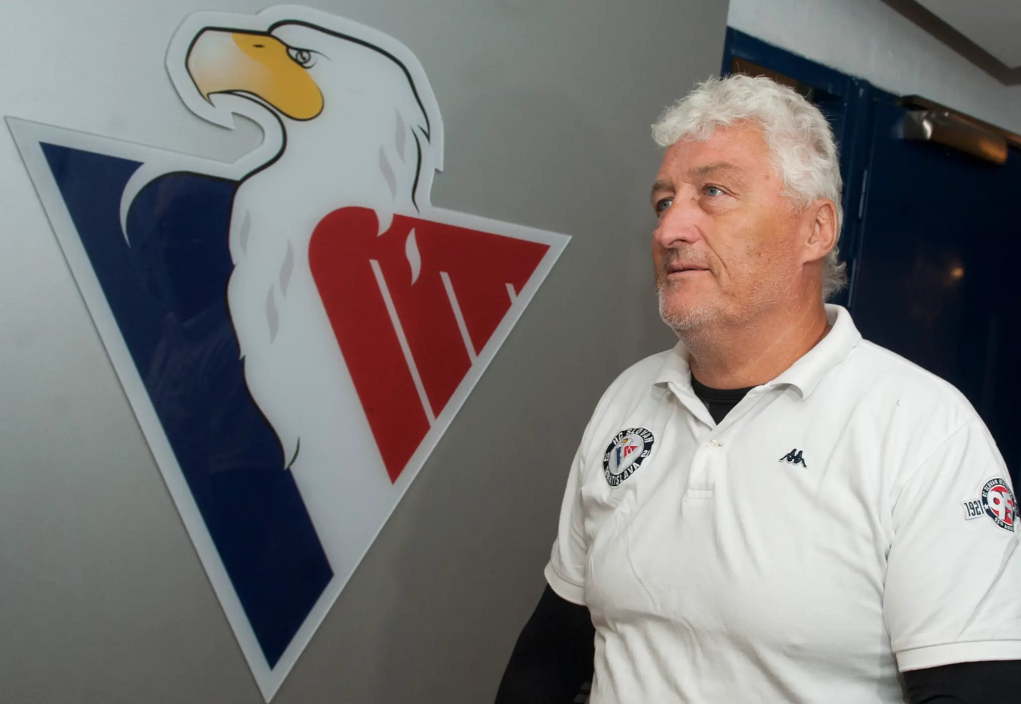 Na snímke tréner hokejistov HC Slovan Bratislava Miloš Říha počas brífingu s novinármi počas štartu letnej prípravy.