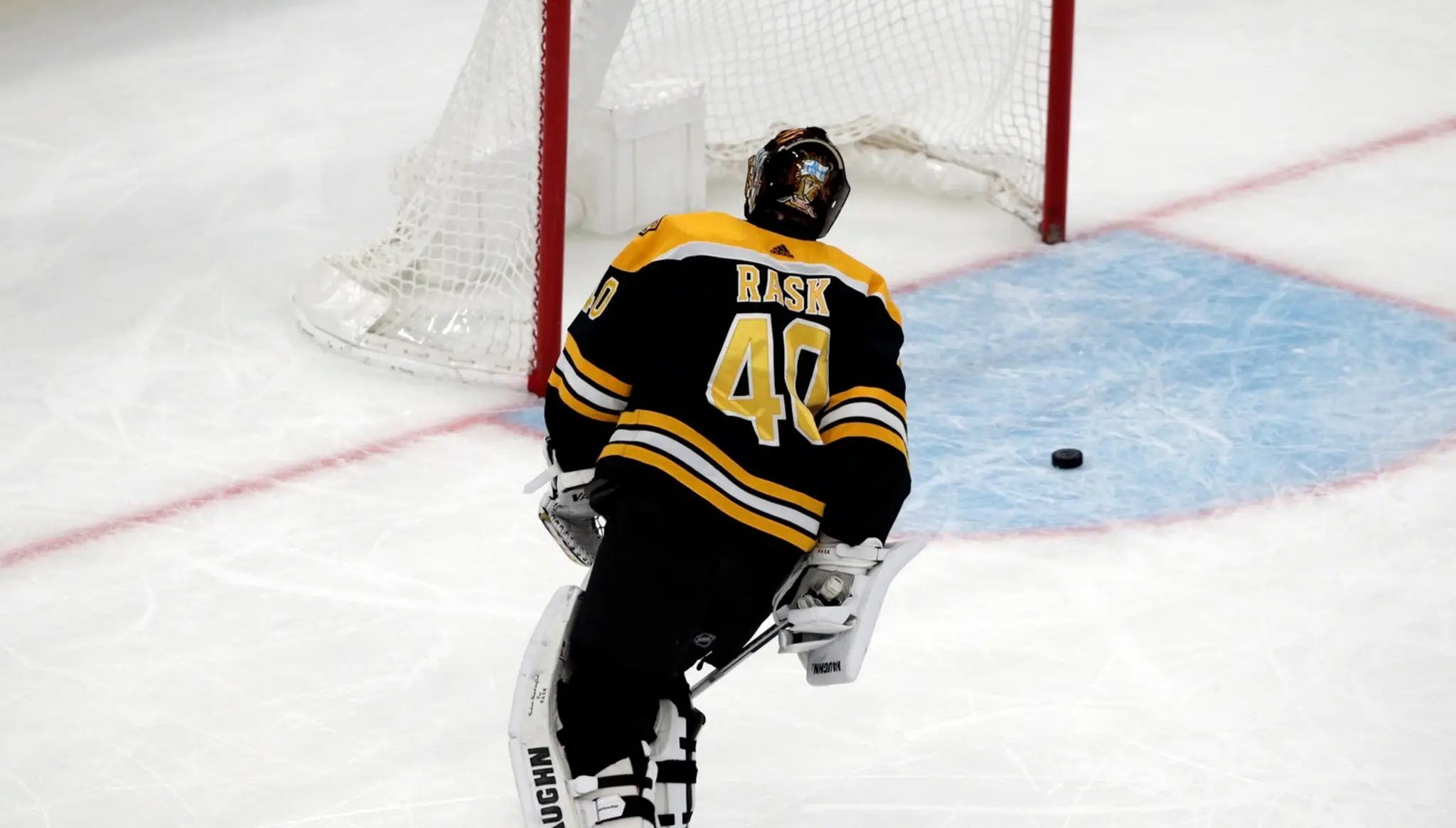 Tuukka Rask z Bostonu v dueli proti Vancouveru.